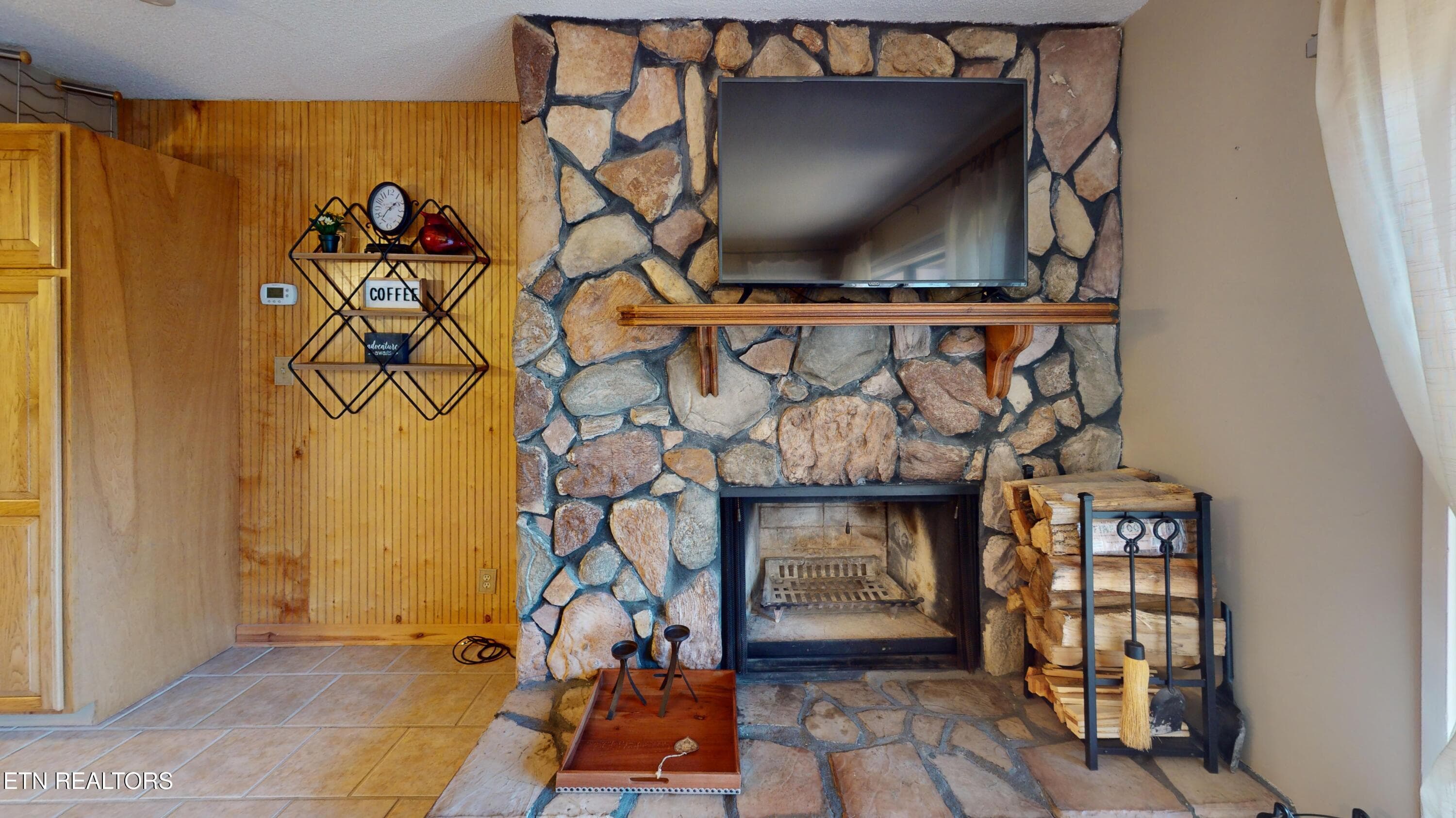 1081-Cove-Rd-Sevierville-TN-Living-Room - 1081 Cove Rd 614, Sevierville, TN 37876, Sevierville