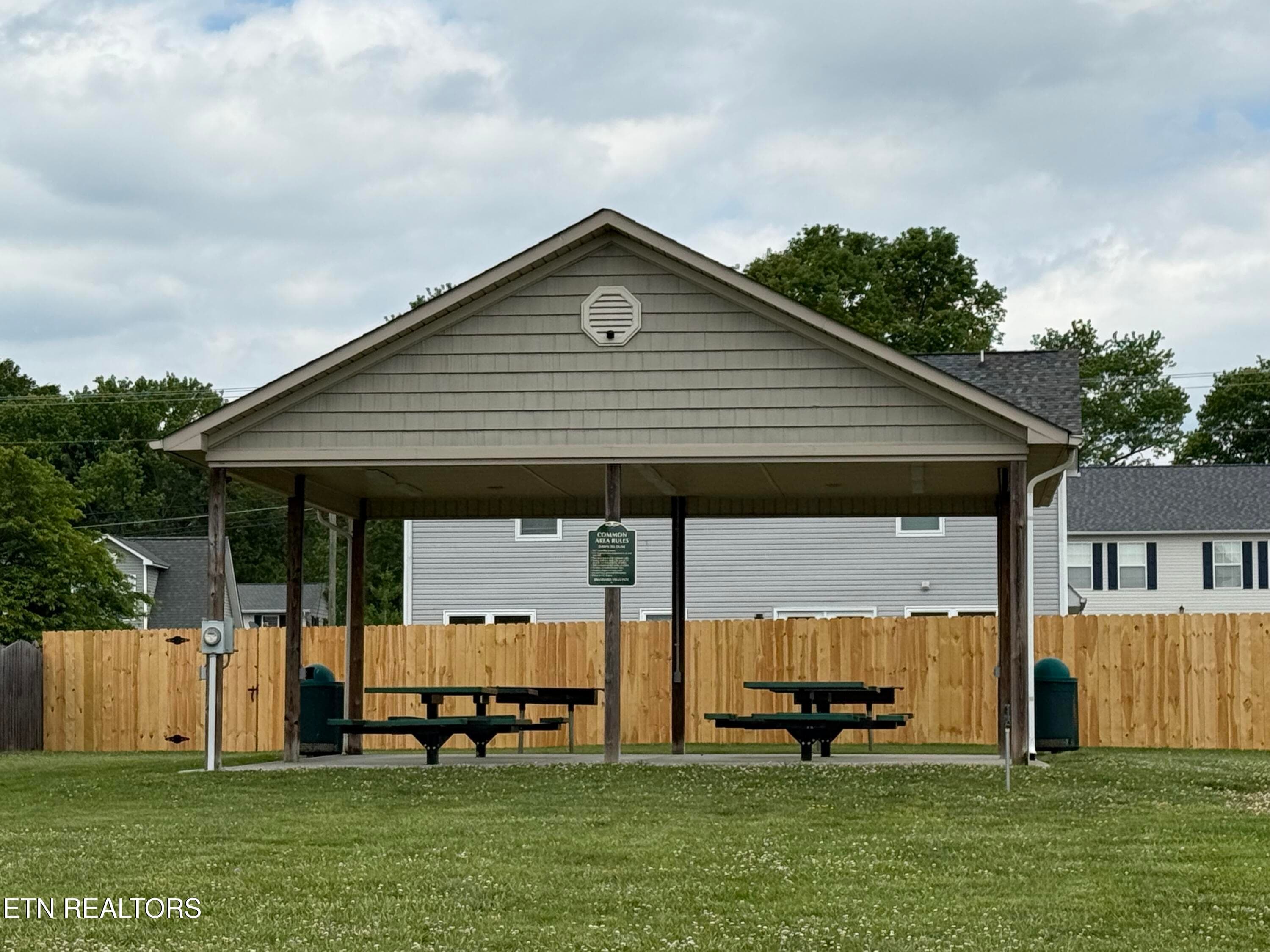 Public Area 1 - 7847 Dawnview Rd, Powell, TN 37849
