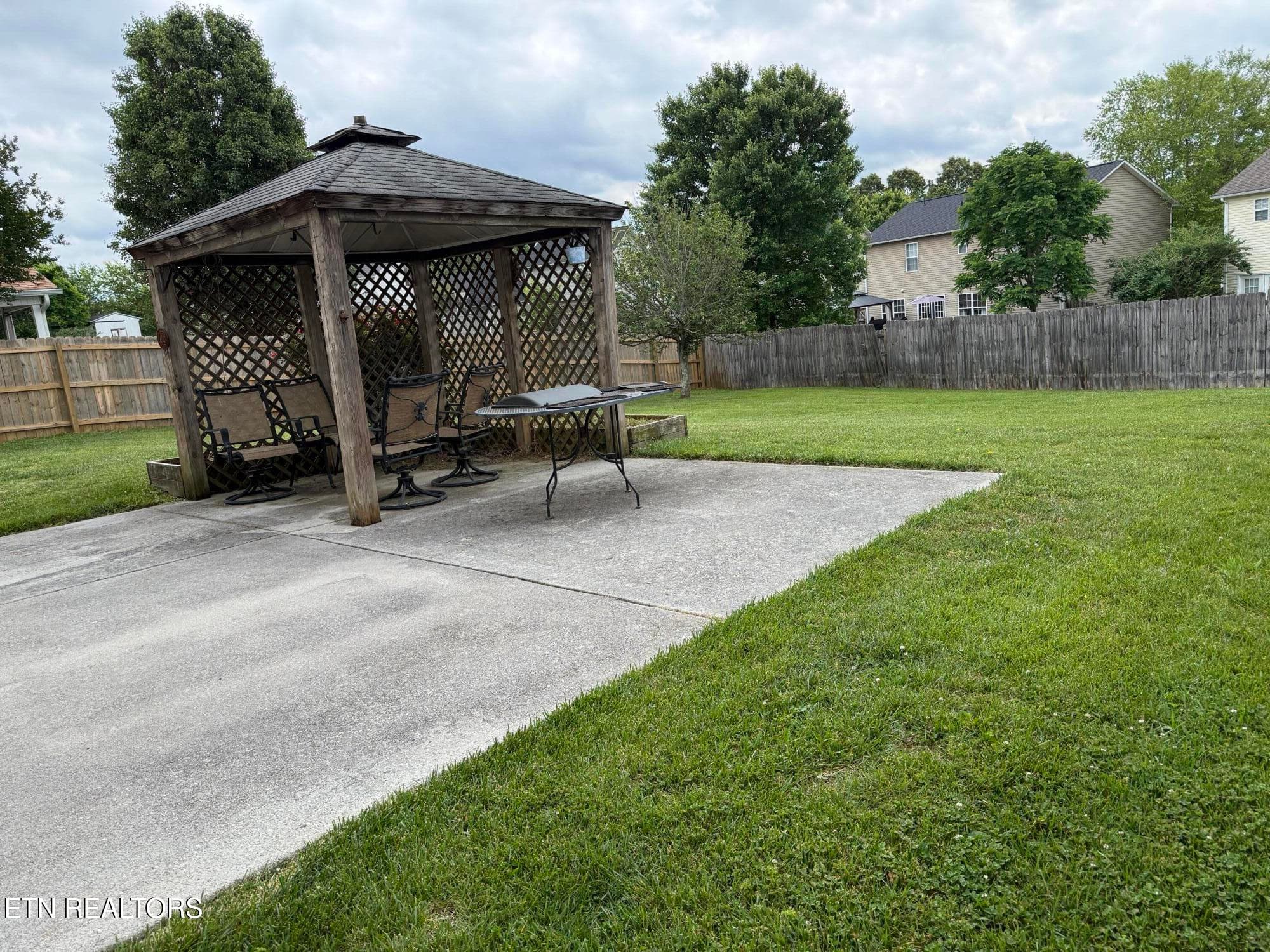 Back Yard 1 - 7847 Dawnview Rd, Powell, TN 37849