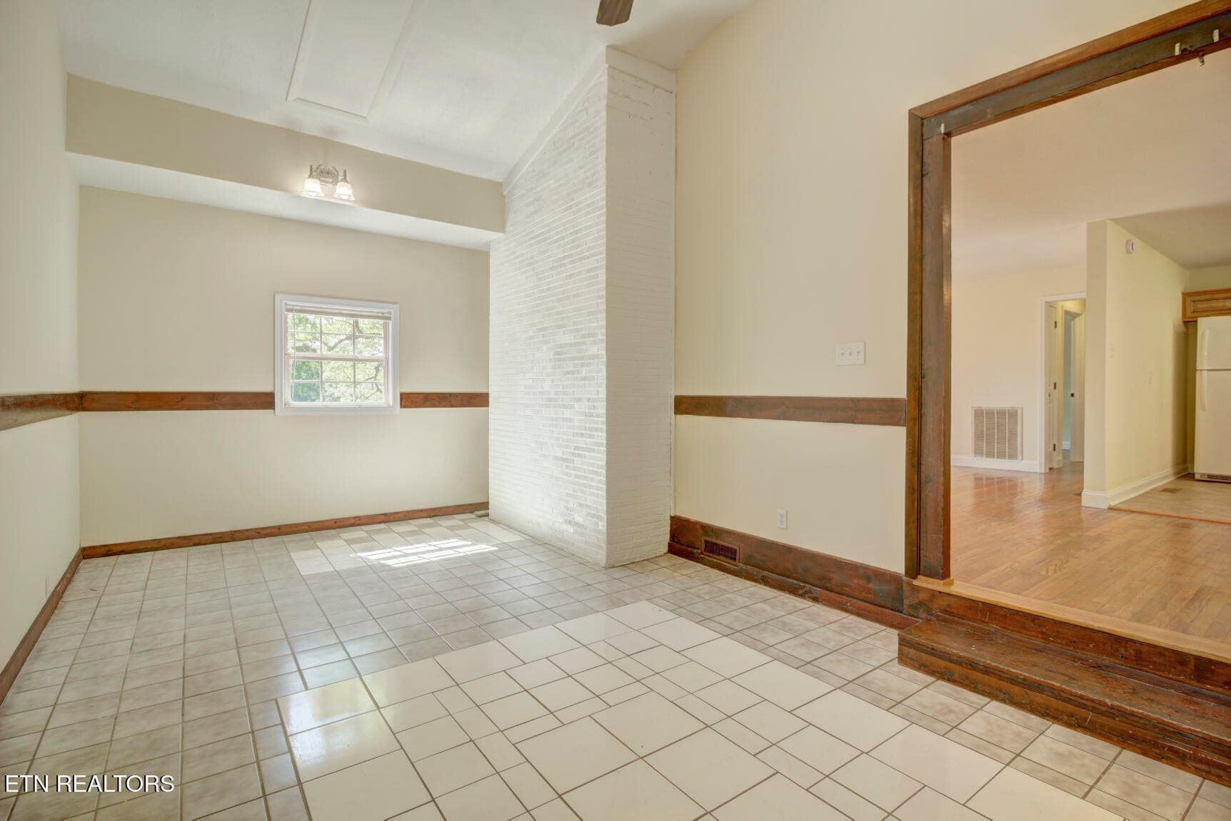 Den - 1603 Hope Way, Knoxville, TN 37909, Knoxville