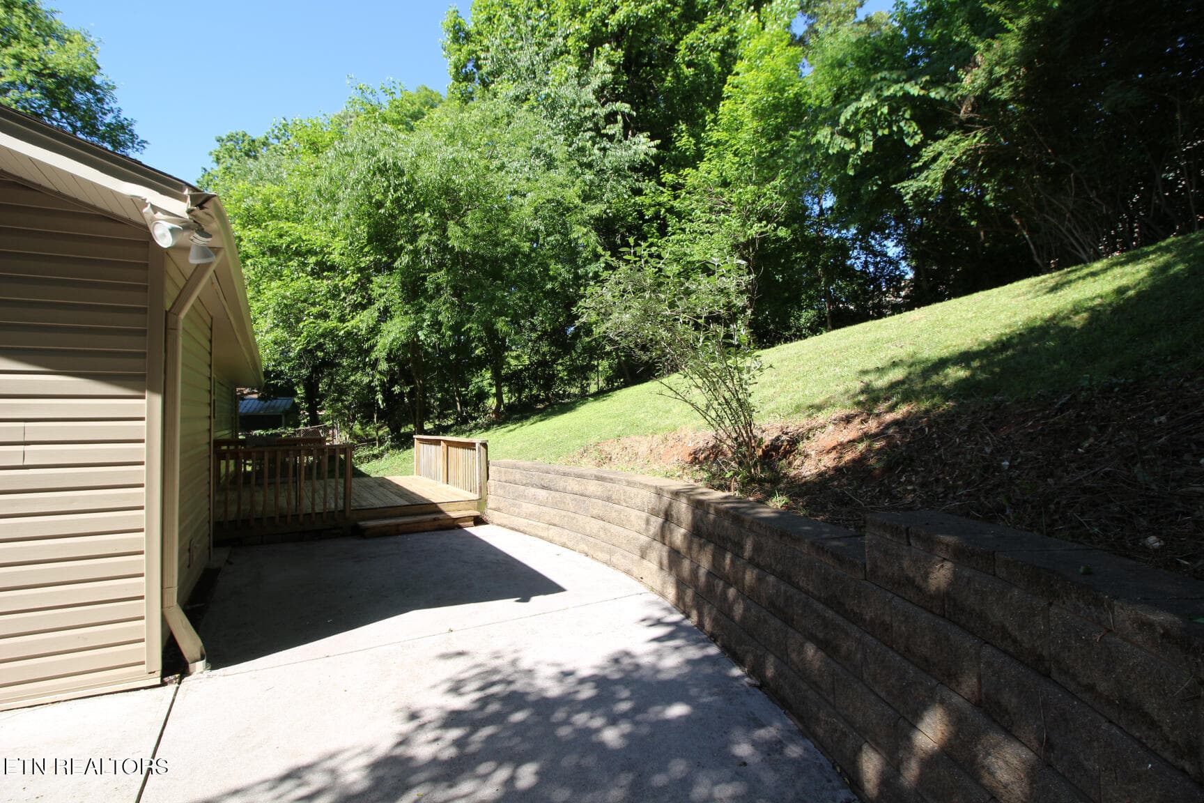 Driveway Wraps to Deck - 1603 Hope Way, Knoxville, TN 37909, Knoxville