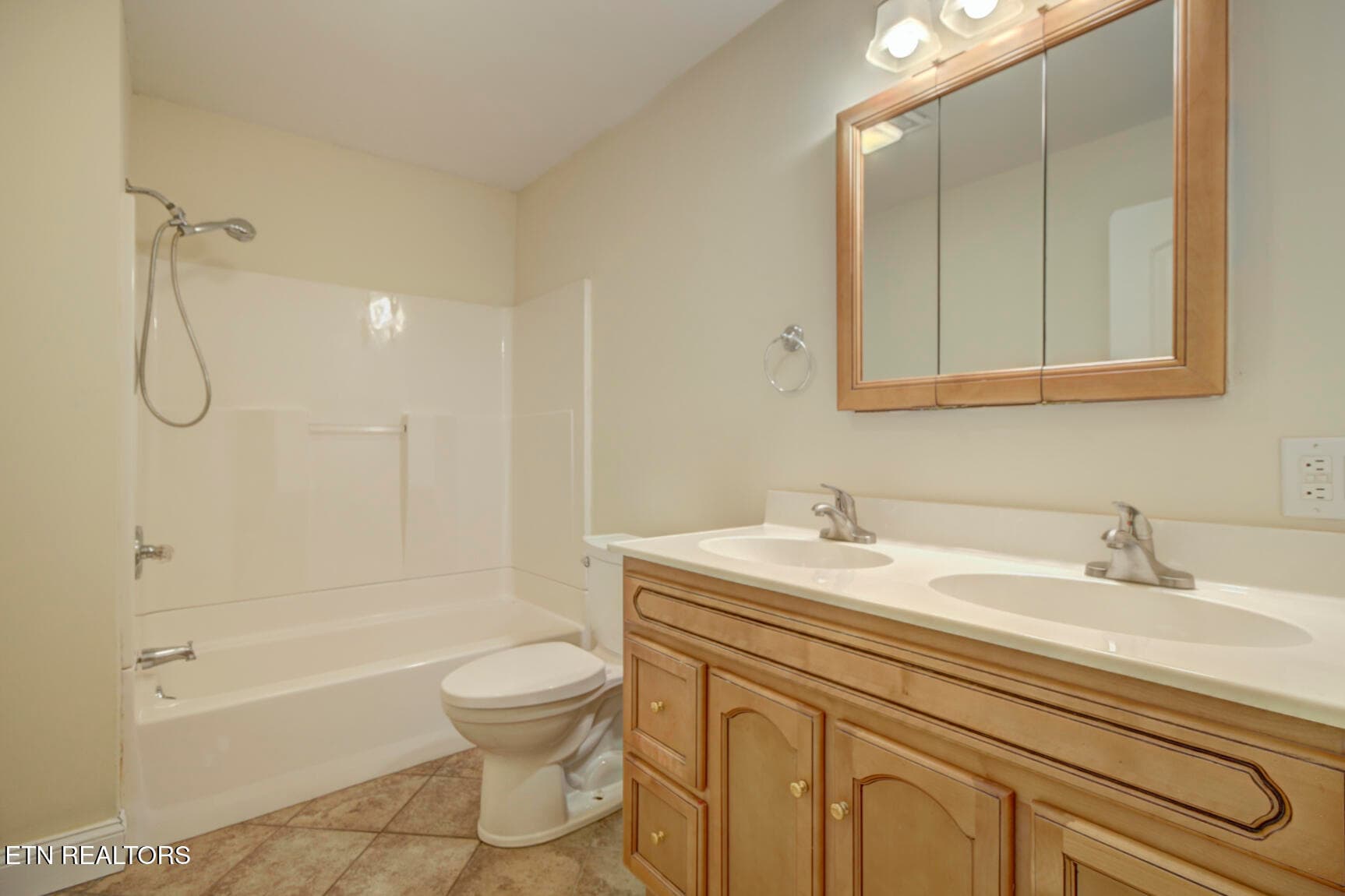 Full Bath - 1603 Hope Way, Knoxville, TN 37909, Knoxville