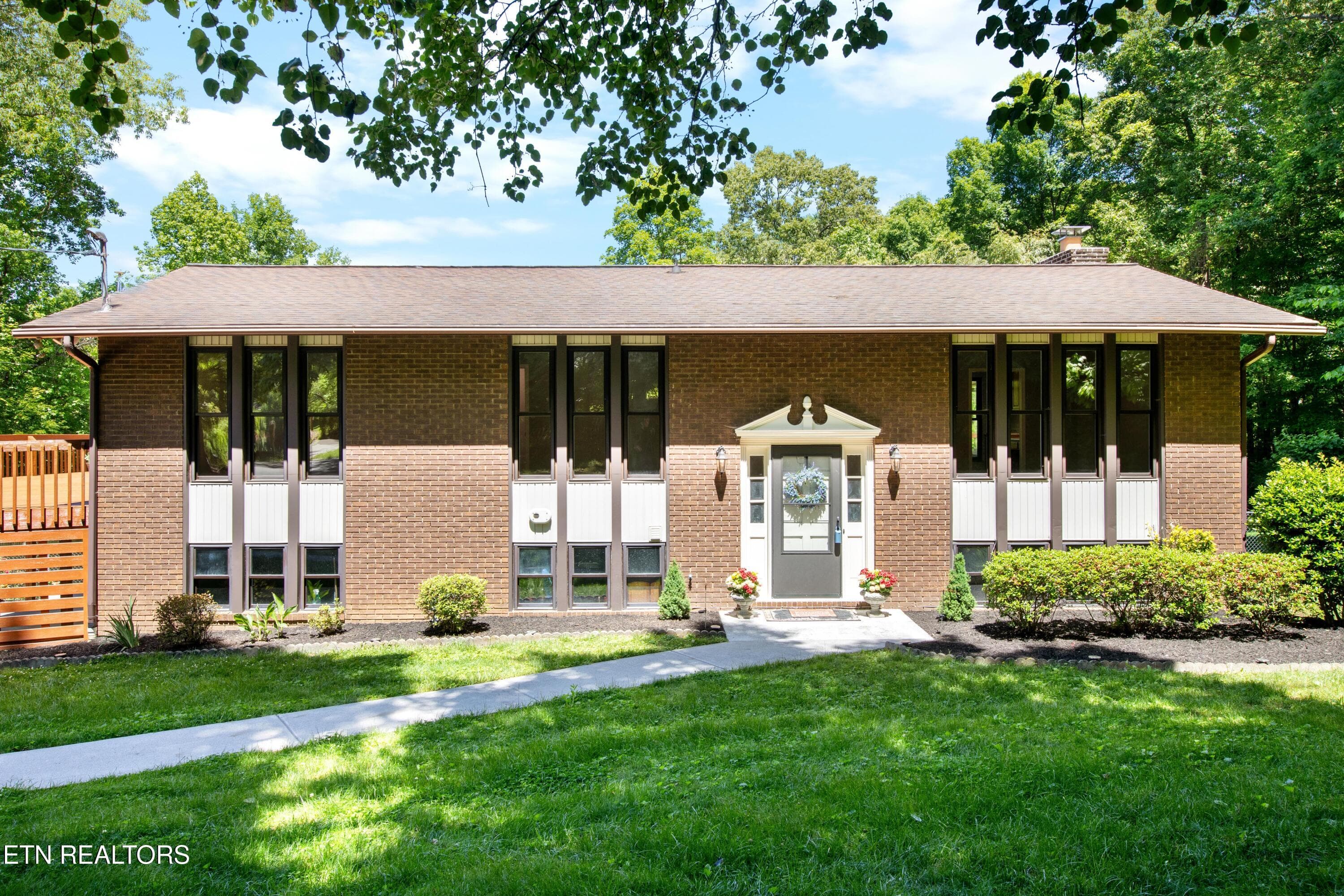 030A8873 - 235 S Ridge Rd, Knoxville, TN 37920