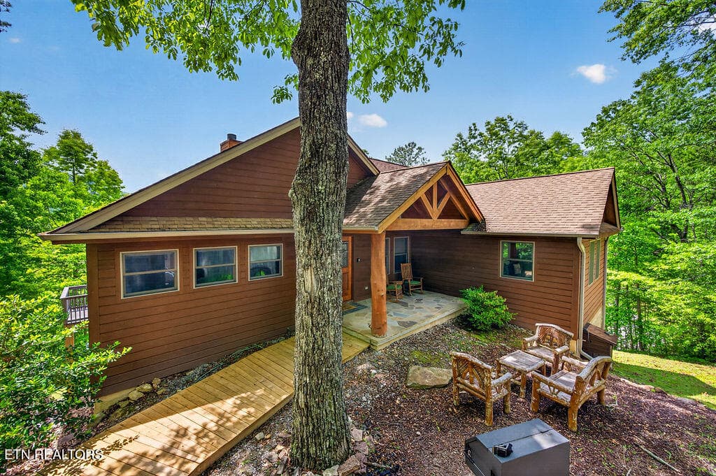 967 Scenic Tr, Gatlinburg, TN 37738