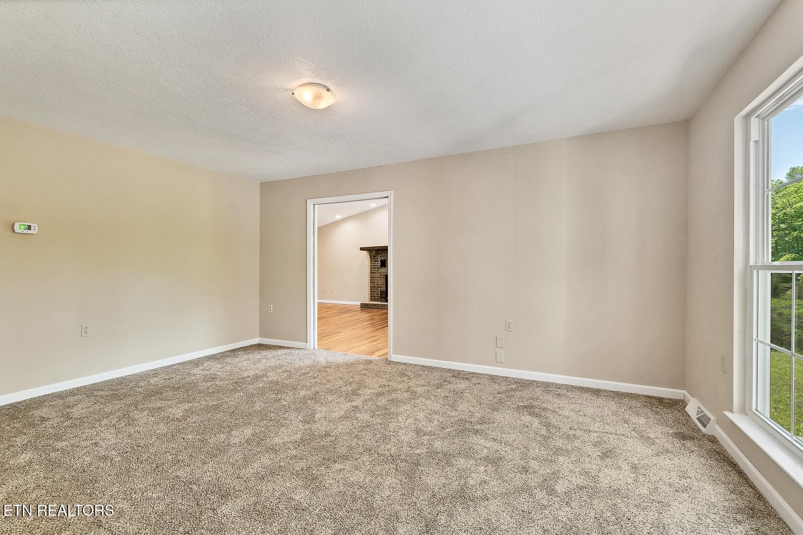 Formal LR - 6842 Four Mile Rd, Maryville, TN 37803