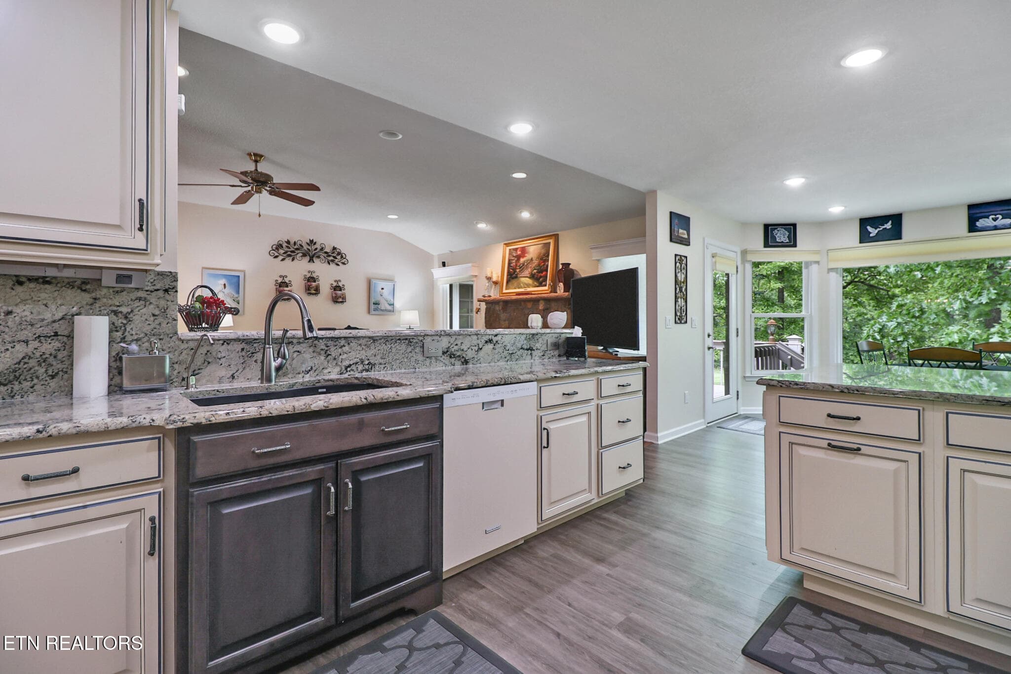n44a9667-n44a9671 - 109 Huntington Drive, Fairfield Glade, TN 38558