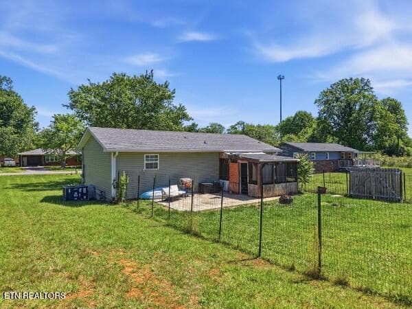 149448019-lr - 163 Haley Ave, Doyle, TN 38559