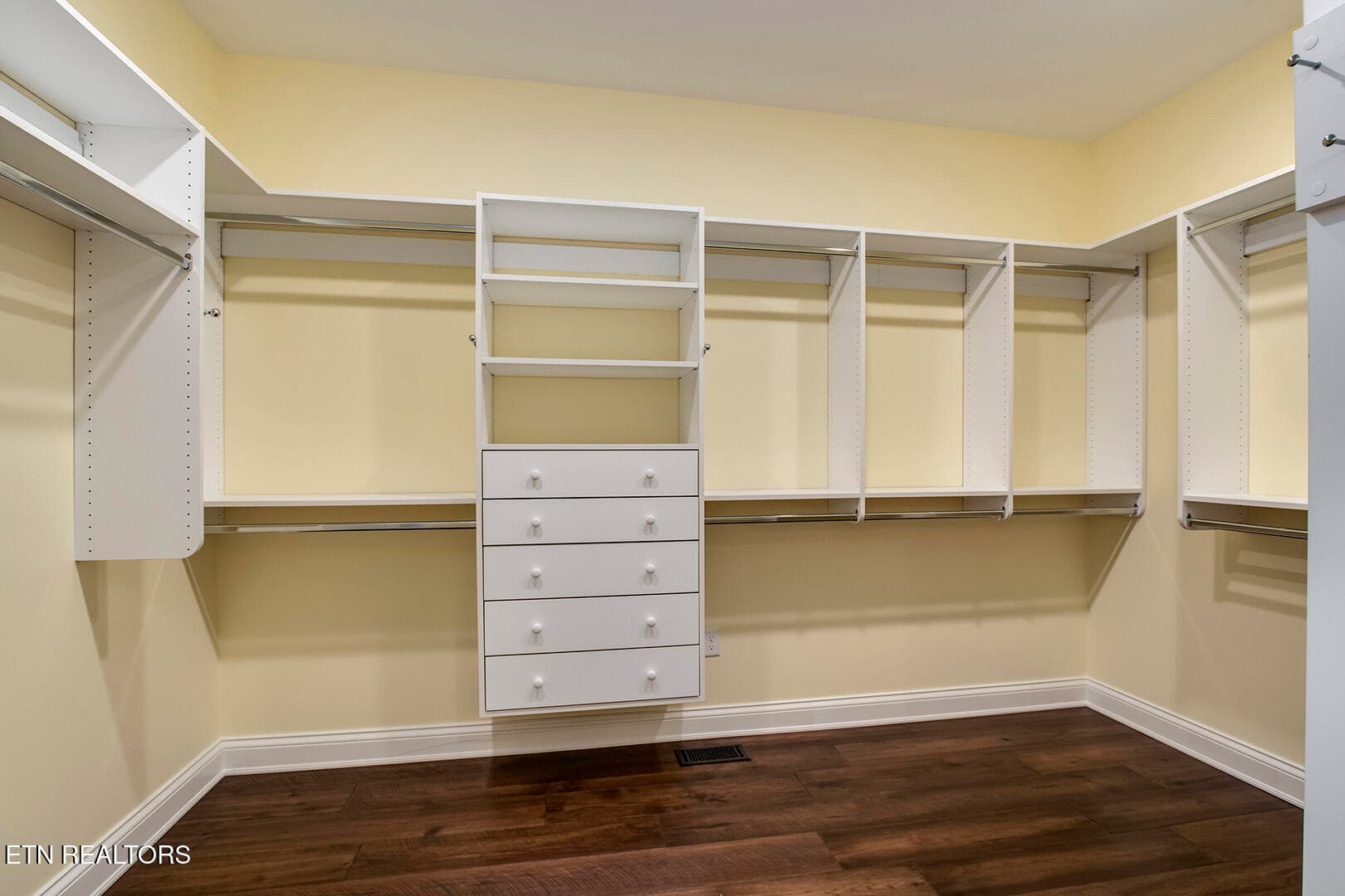 30_EmoryChurchRoad_917_Bedroom2Closet - 917 Emory Church Rd, Knoxville, TN 37922