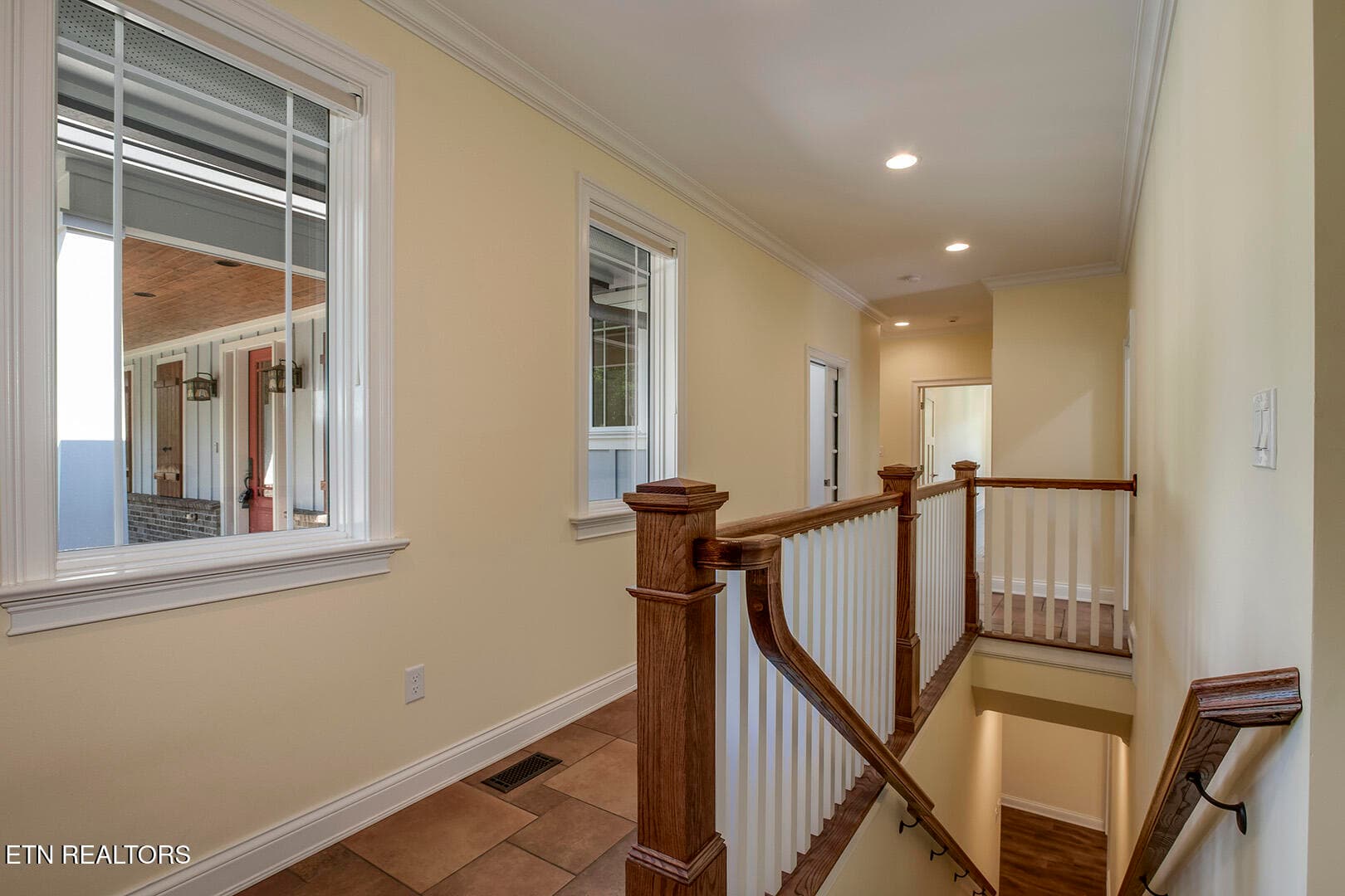 35_EmoryChurchRoad_917_GarageHall02-Stai - 917 Emory Church Rd, Knoxville, TN 37922