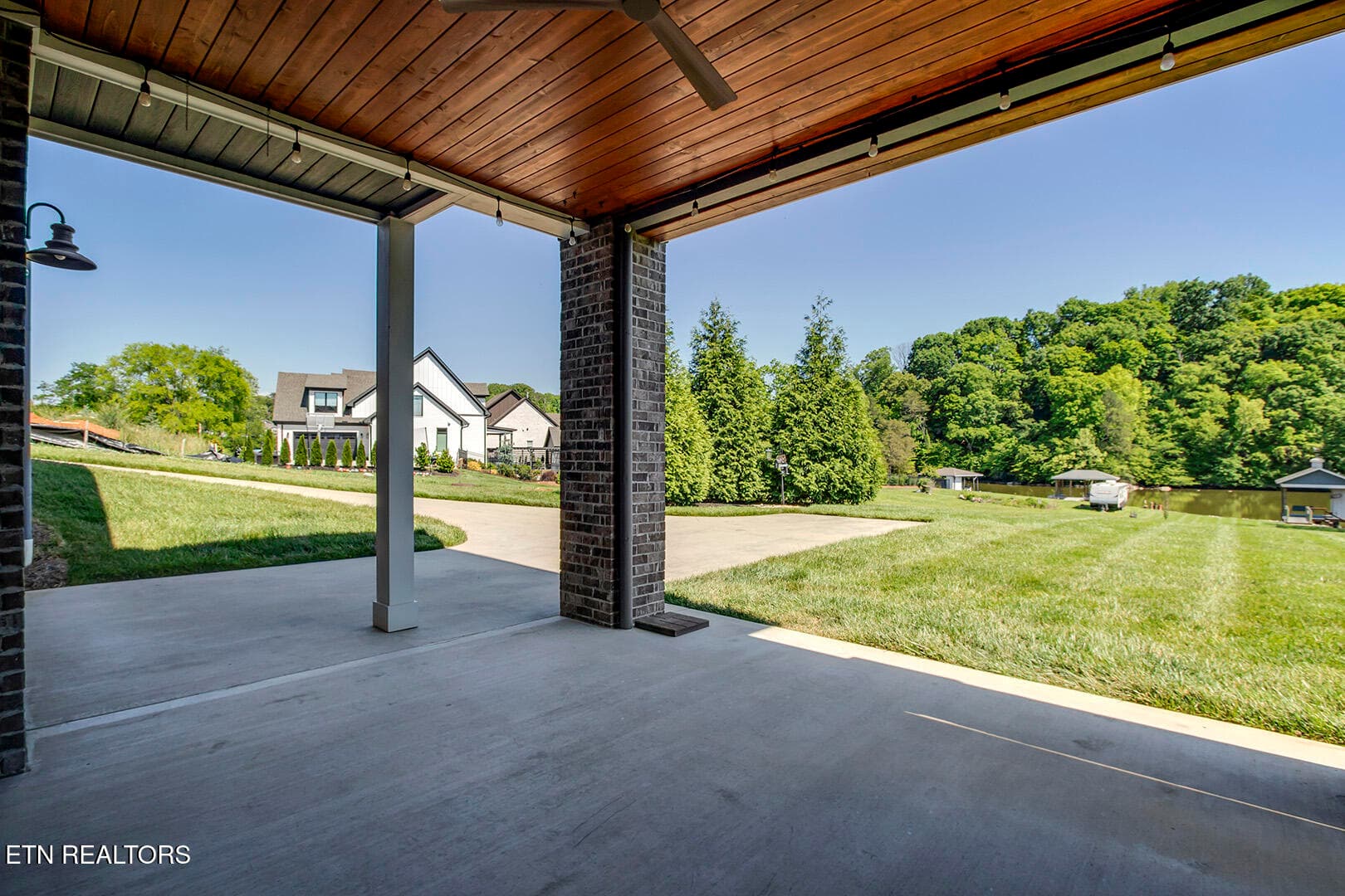 44_EmoryChurchRoad_917_CoveredPatio - 917 Emory Church Rd, Knoxville, TN 37922