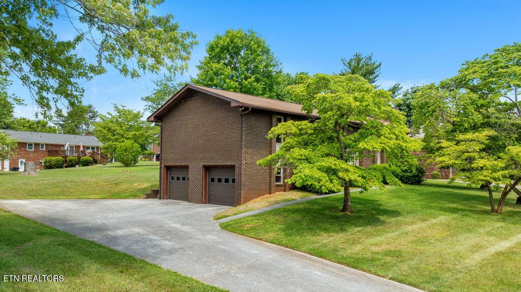 Oversized 2-Car Garage - 4309 Hicken Rd, Knoxville, TN 37938