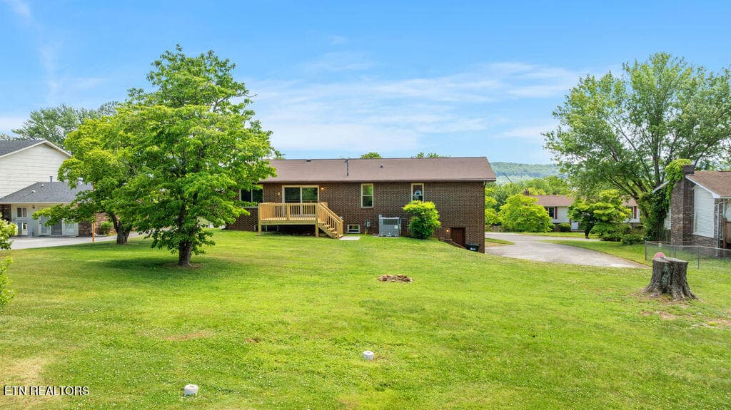 Spacious & Flat Backyard - 4309 Hicken Rd, Knoxville, TN 37938