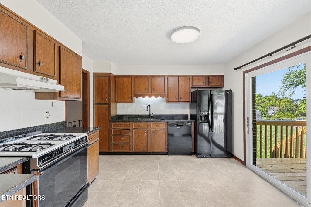 Kitchen - 4309 Hicken Rd, Knoxville, TN 37938