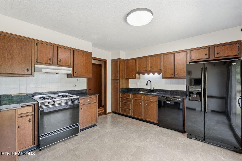 Kitchen - 4309 Hicken Rd, Knoxville, TN 37938