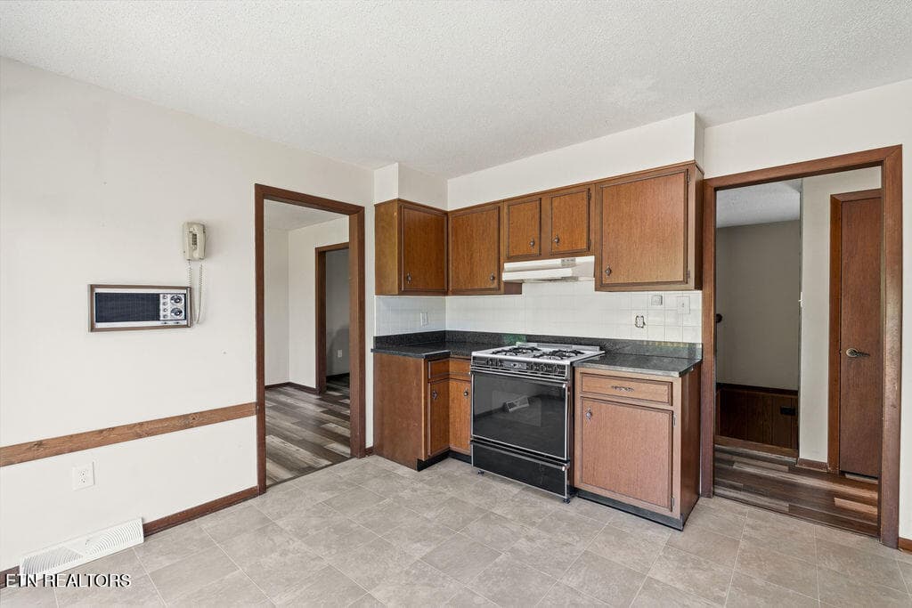 Kitchen - 4309 Hicken Rd, Knoxville, TN 37938