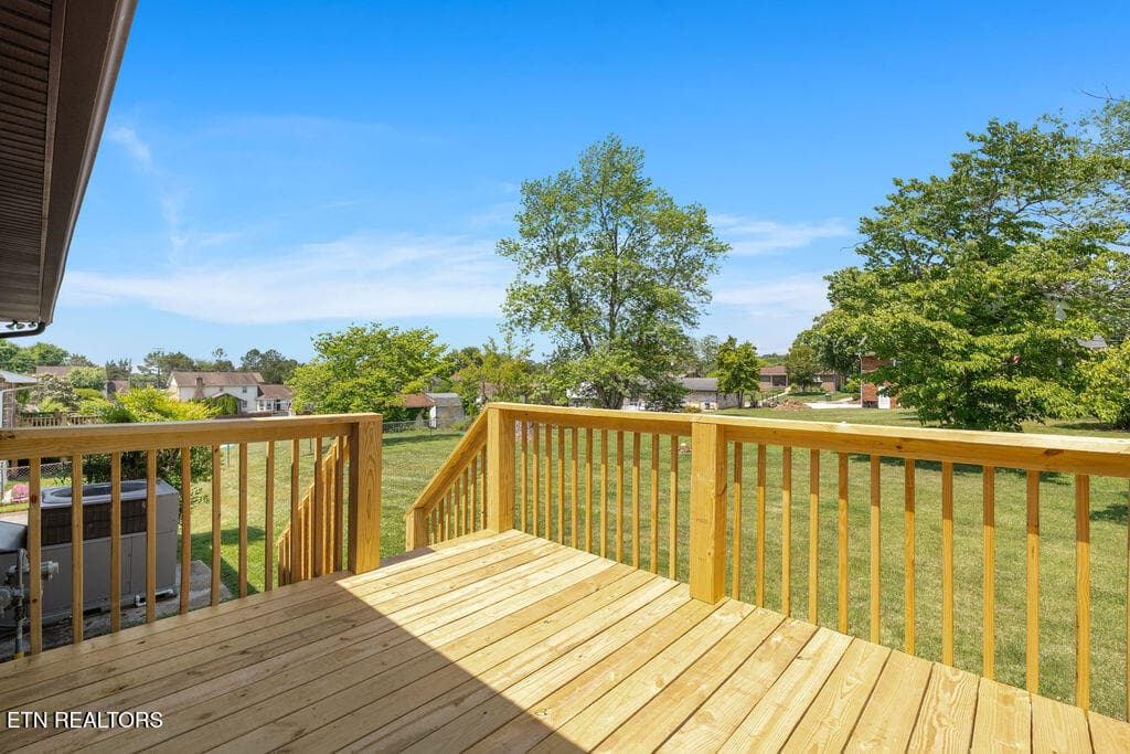 New back deck - 4309 Hicken Rd, Knoxville, TN 37938