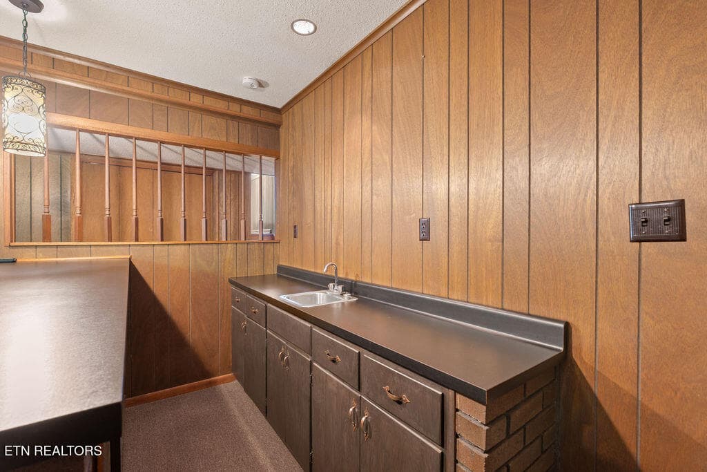 Wet Bar - 4309 Hicken Rd, Knoxville, TN 37938