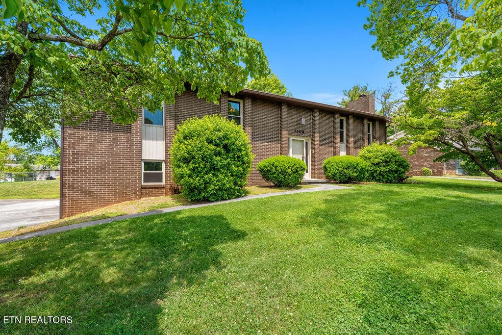 Welcome Home! - 4309 Hicken Rd, Knoxville, TN 37938