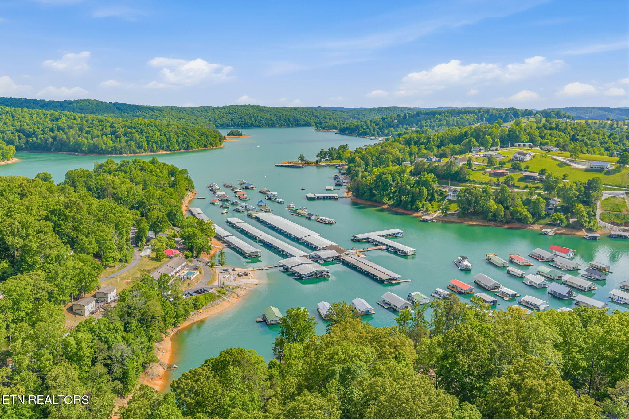 SPRINGS DOCK DOWN FROM THE HOME - 195 Kennedys Lp, LaFollette, TN 37766