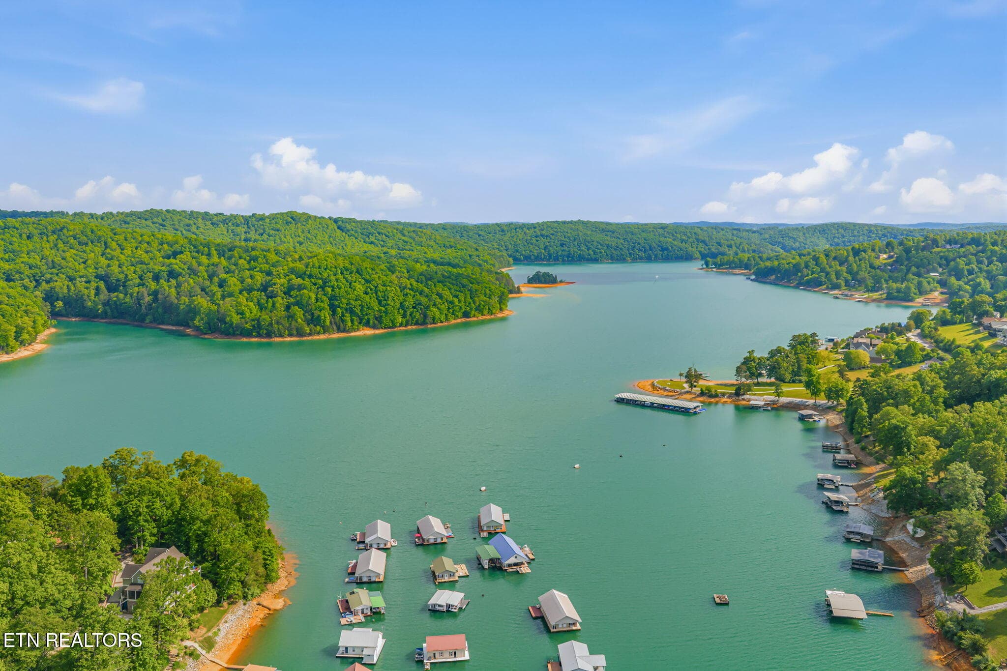 MAJESTIC MOUNTAIN VIEWS - 195 Kennedys Lp, LaFollette, TN 37766