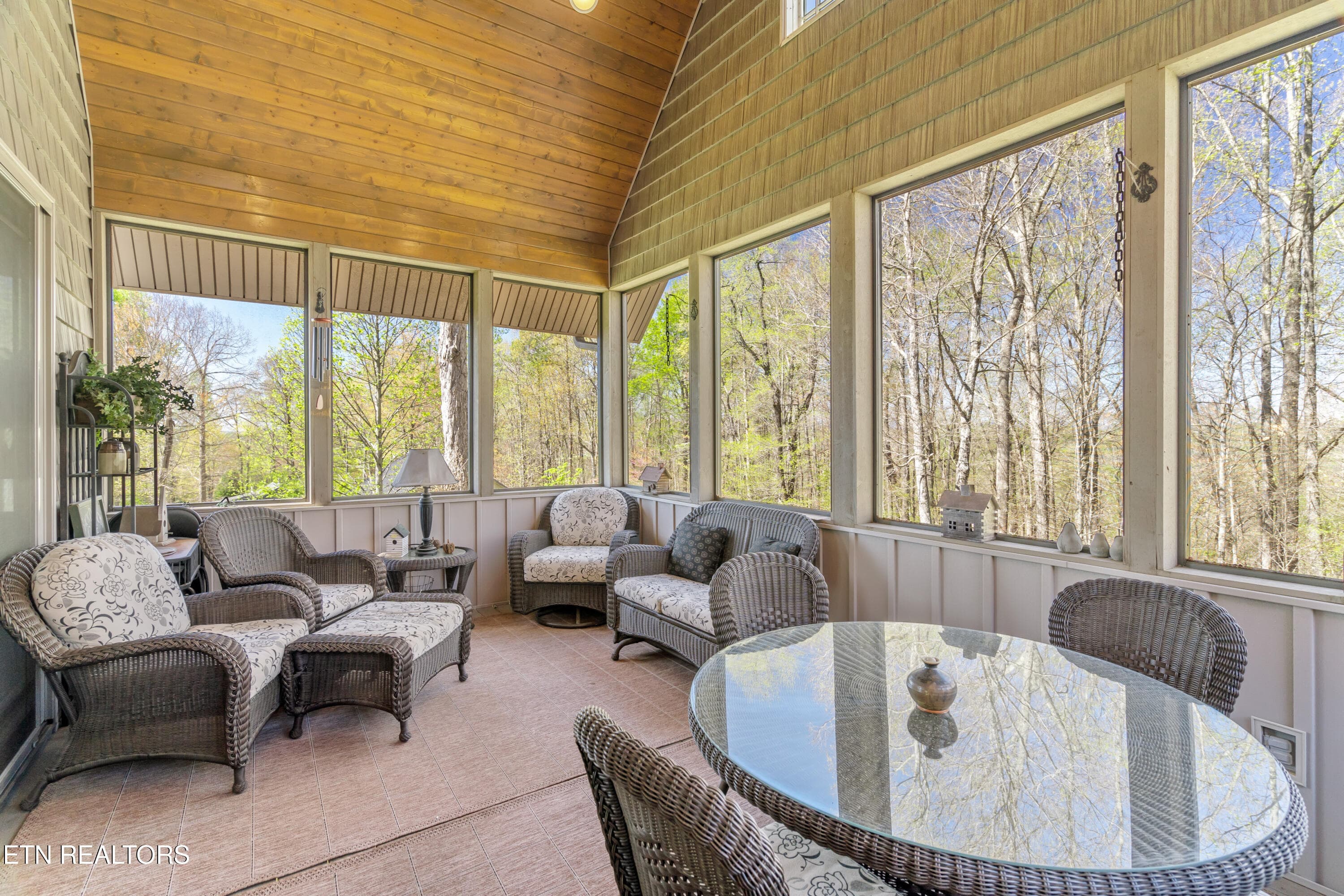 SCREENED IN FOR MORNING COFFEE - 195 Kennedys Lp, LaFollette, TN 37766