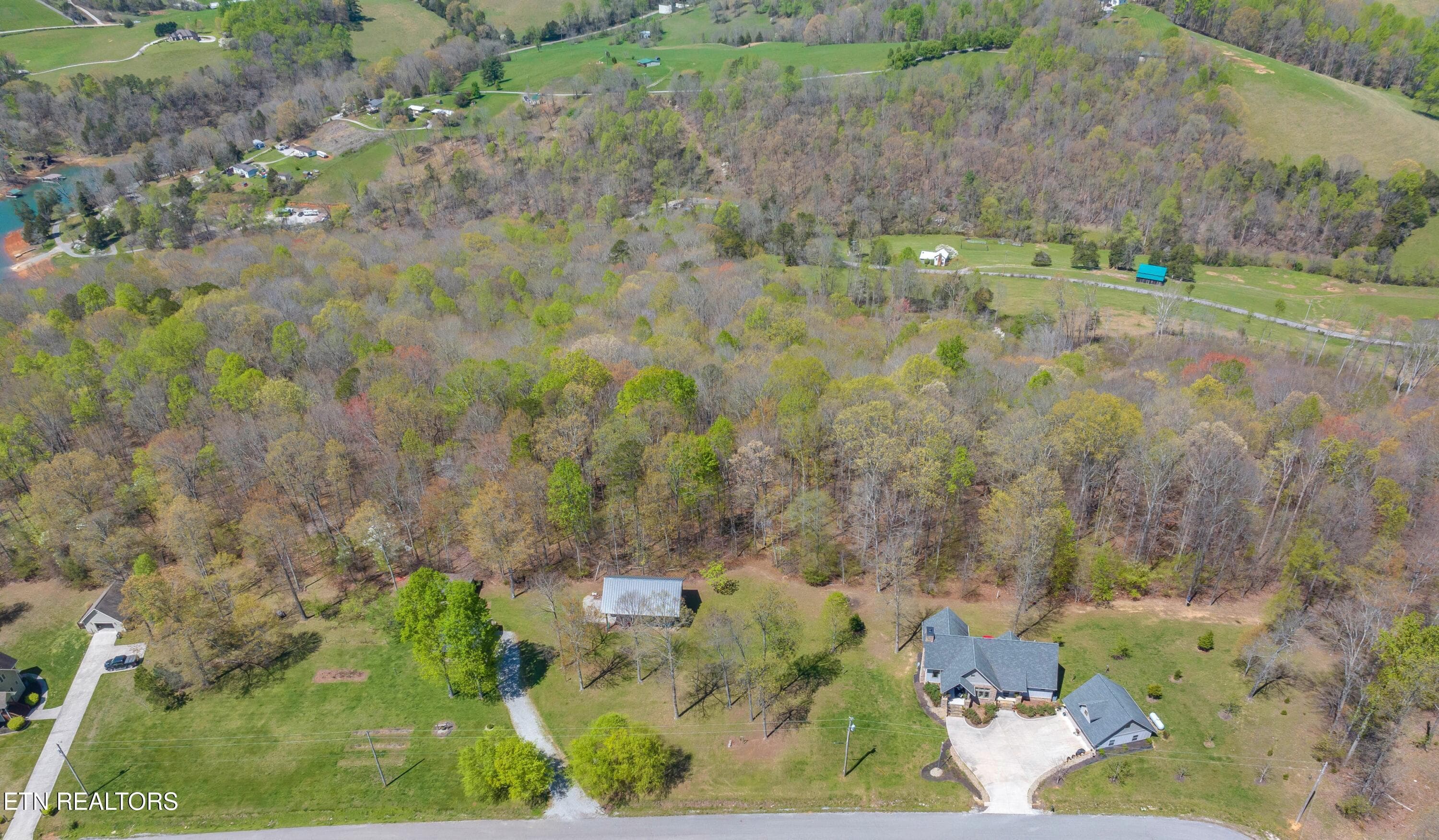 NATURE AT ITS BEST - 195 Kennedys Lp, LaFollette, TN 37766