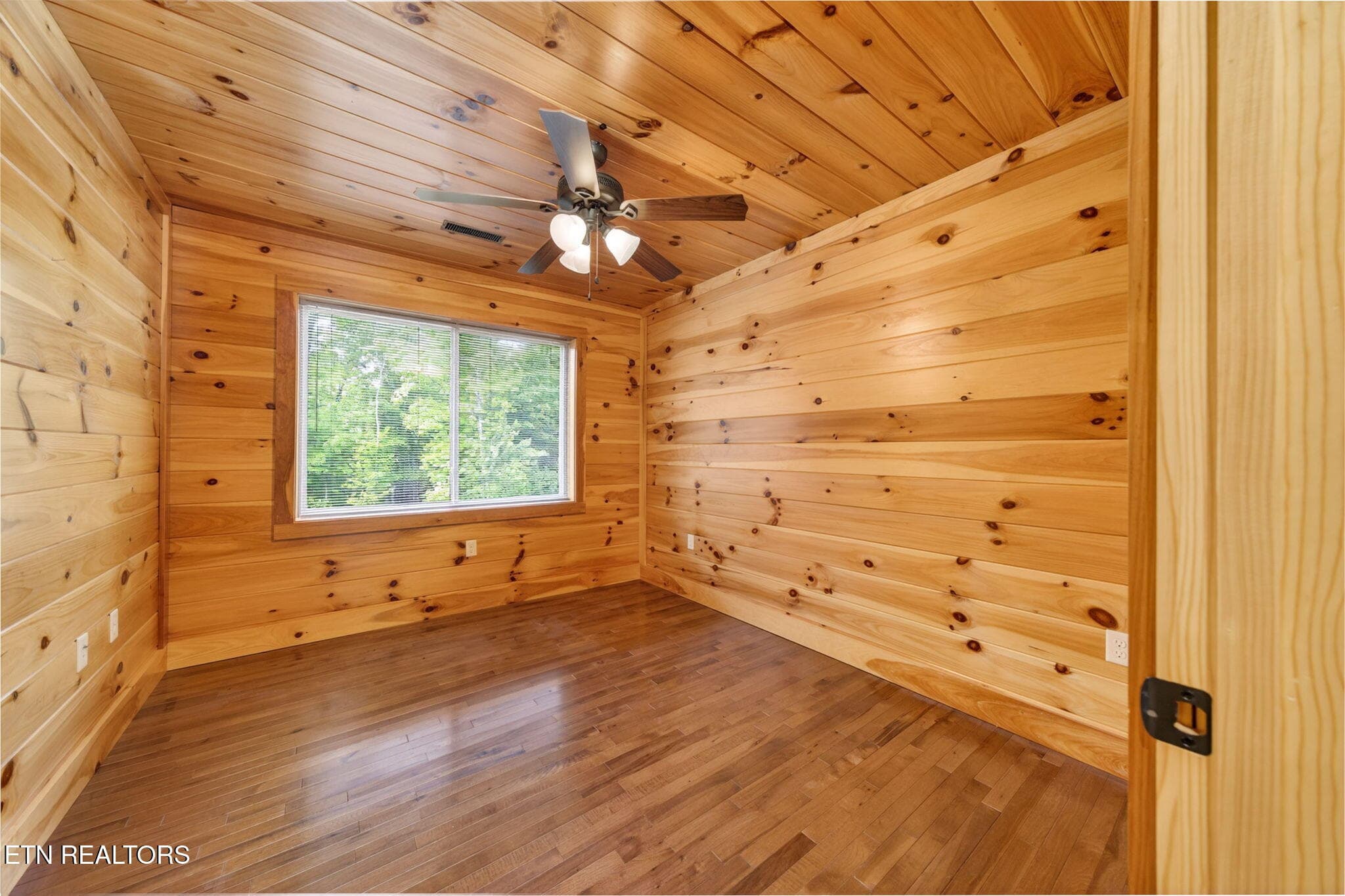 54-web-or-mls-704 White Oak Rd_262_TNPC- - 704 White Oak Rd, Monterey, TN 38574, Monterey