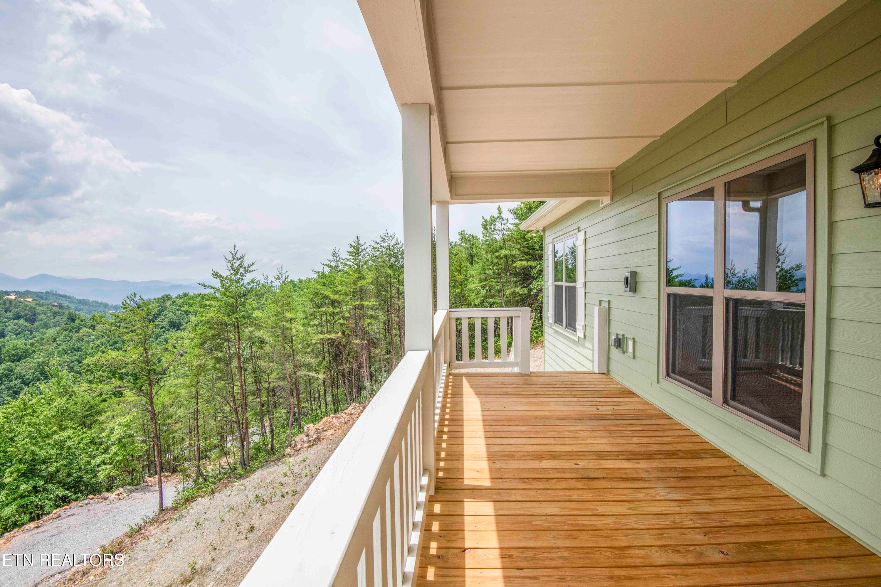 deck_1 - 2609 Mountain Blvd, Sevierville, TN 37876