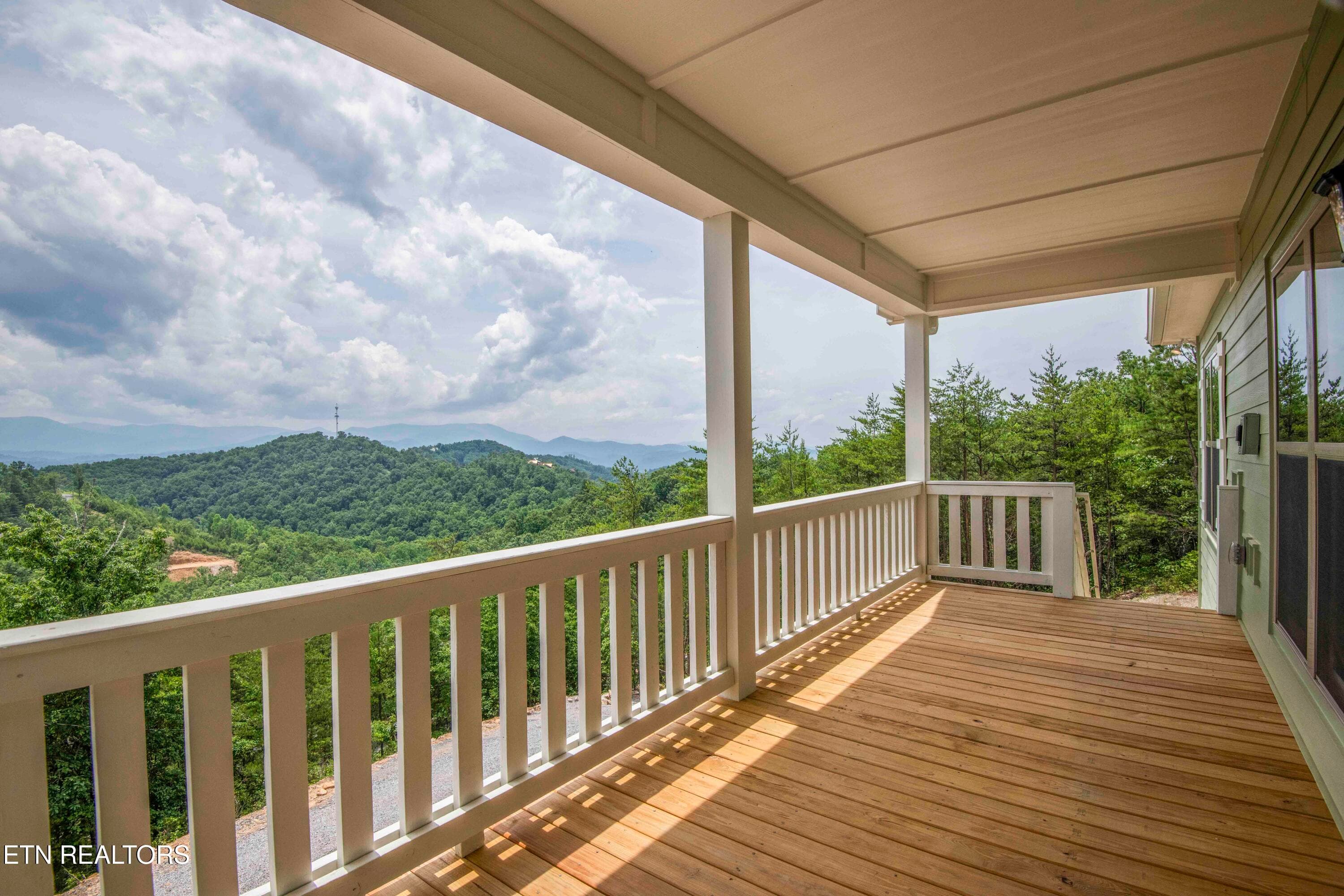 deck 1_1 - 2609 Mountain Blvd, Sevierville, TN 37876