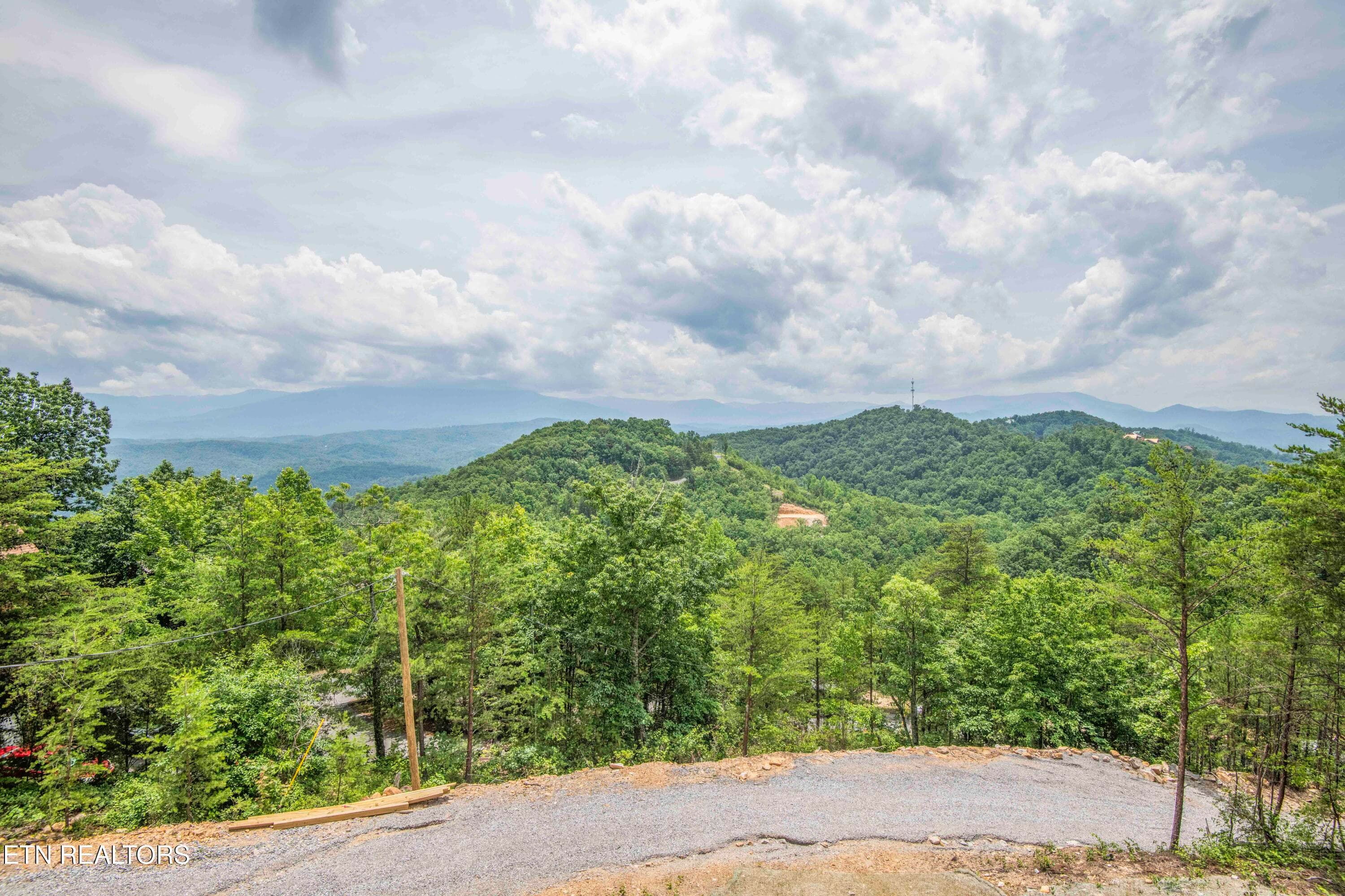 view 1_1 - 2609 Mountain Blvd, Sevierville, TN 37876
