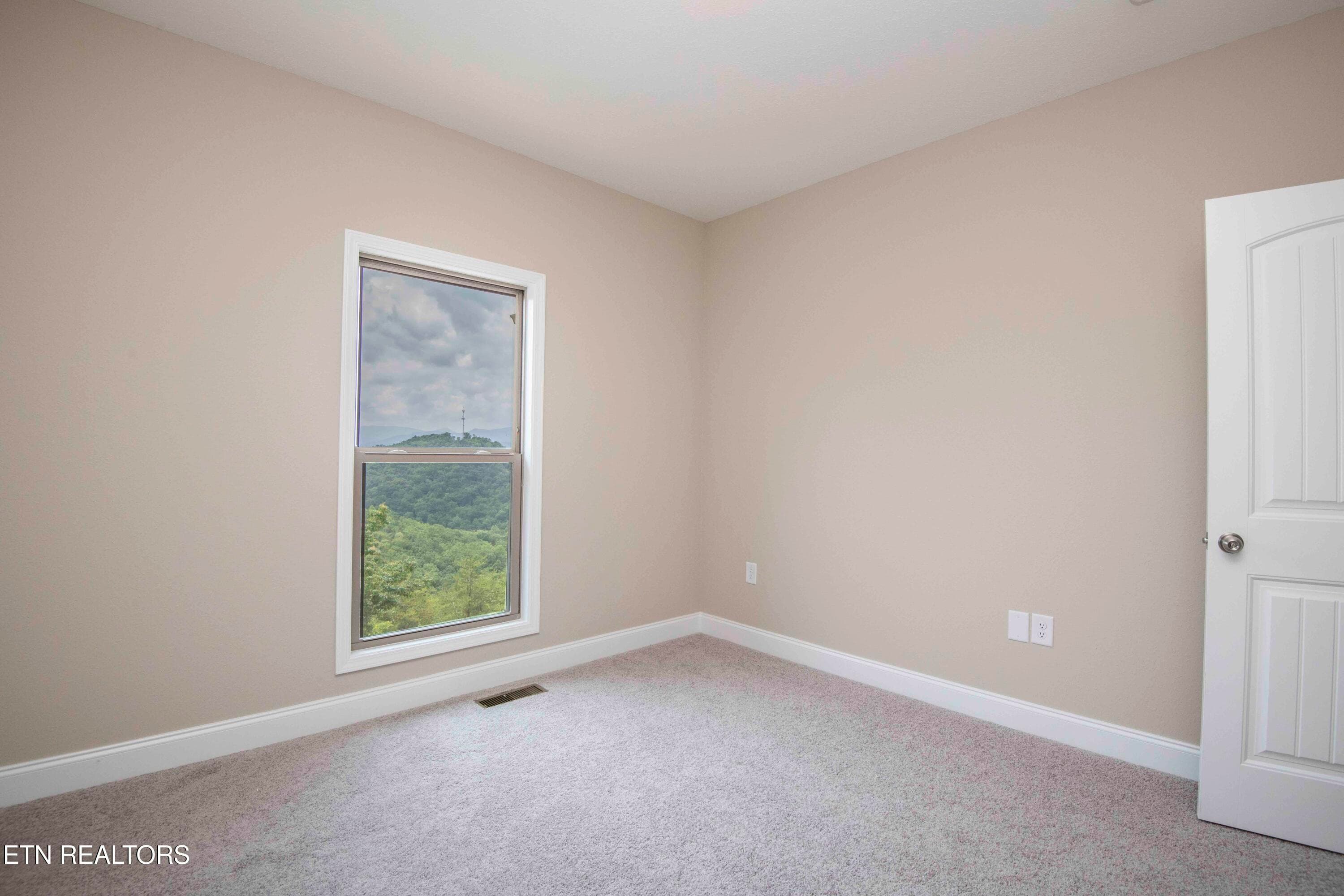 second bed 1_1 - 2609 Mountain Blvd, Sevierville, TN 37876