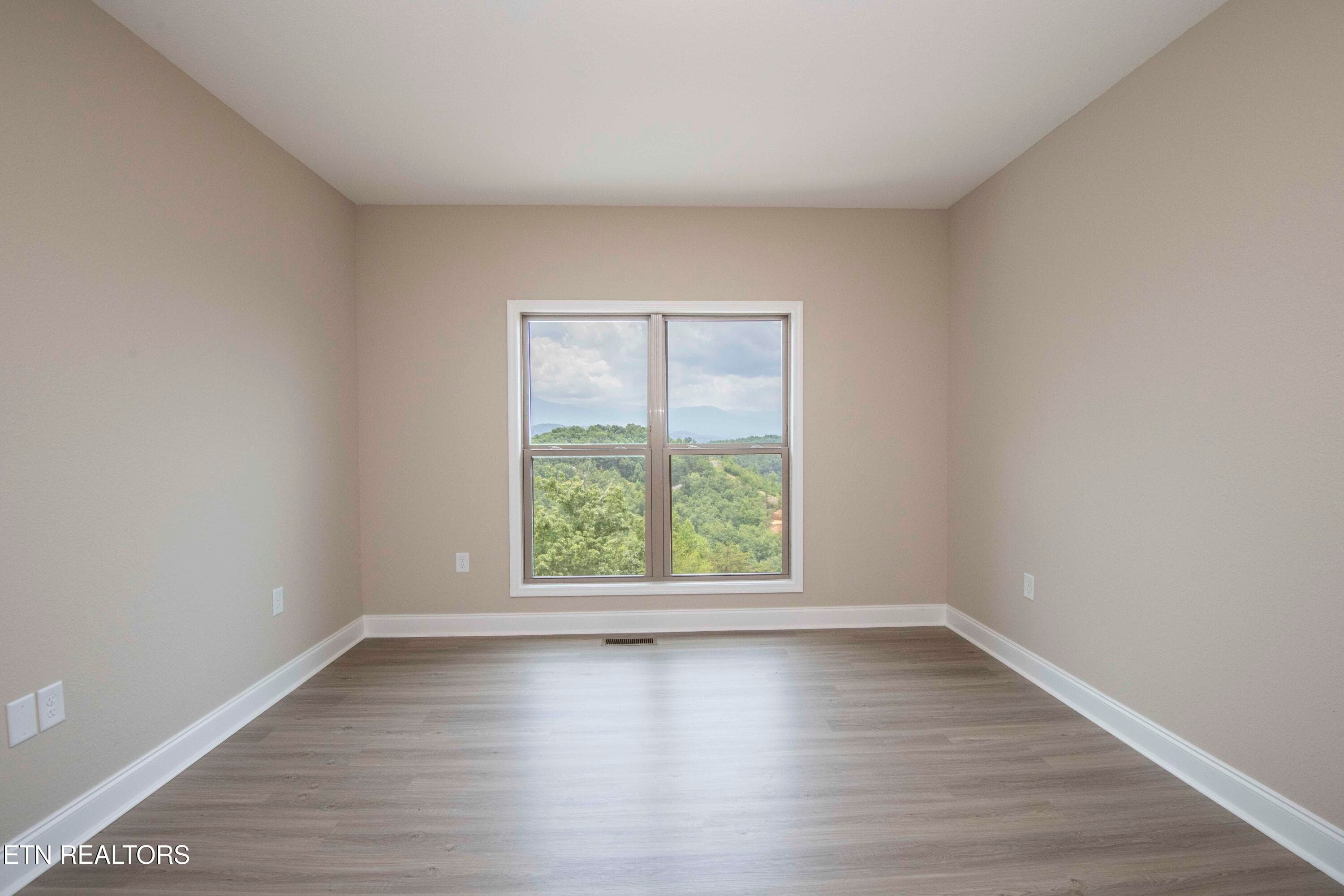 master bed_1 - 2609 Mountain Blvd, Sevierville, TN 37876
