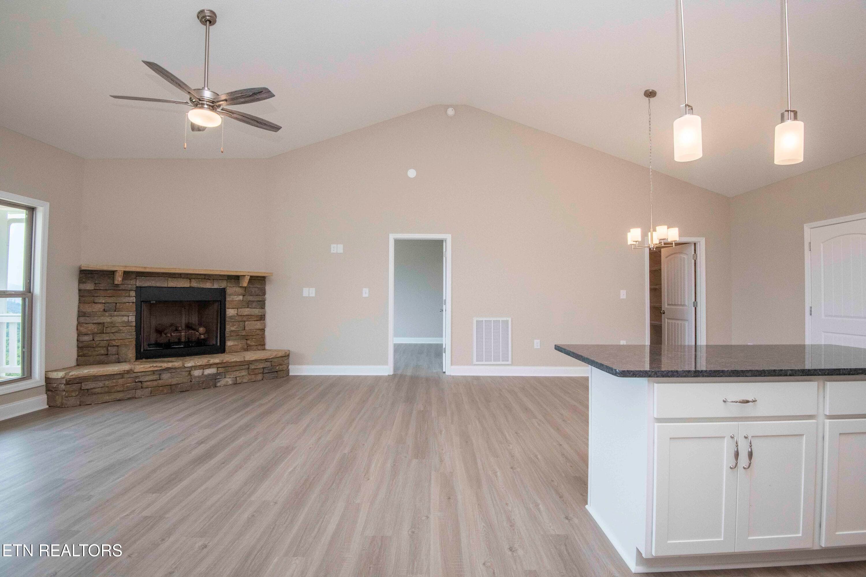 living_1 - 2609 Mountain Blvd, Sevierville, TN 37876