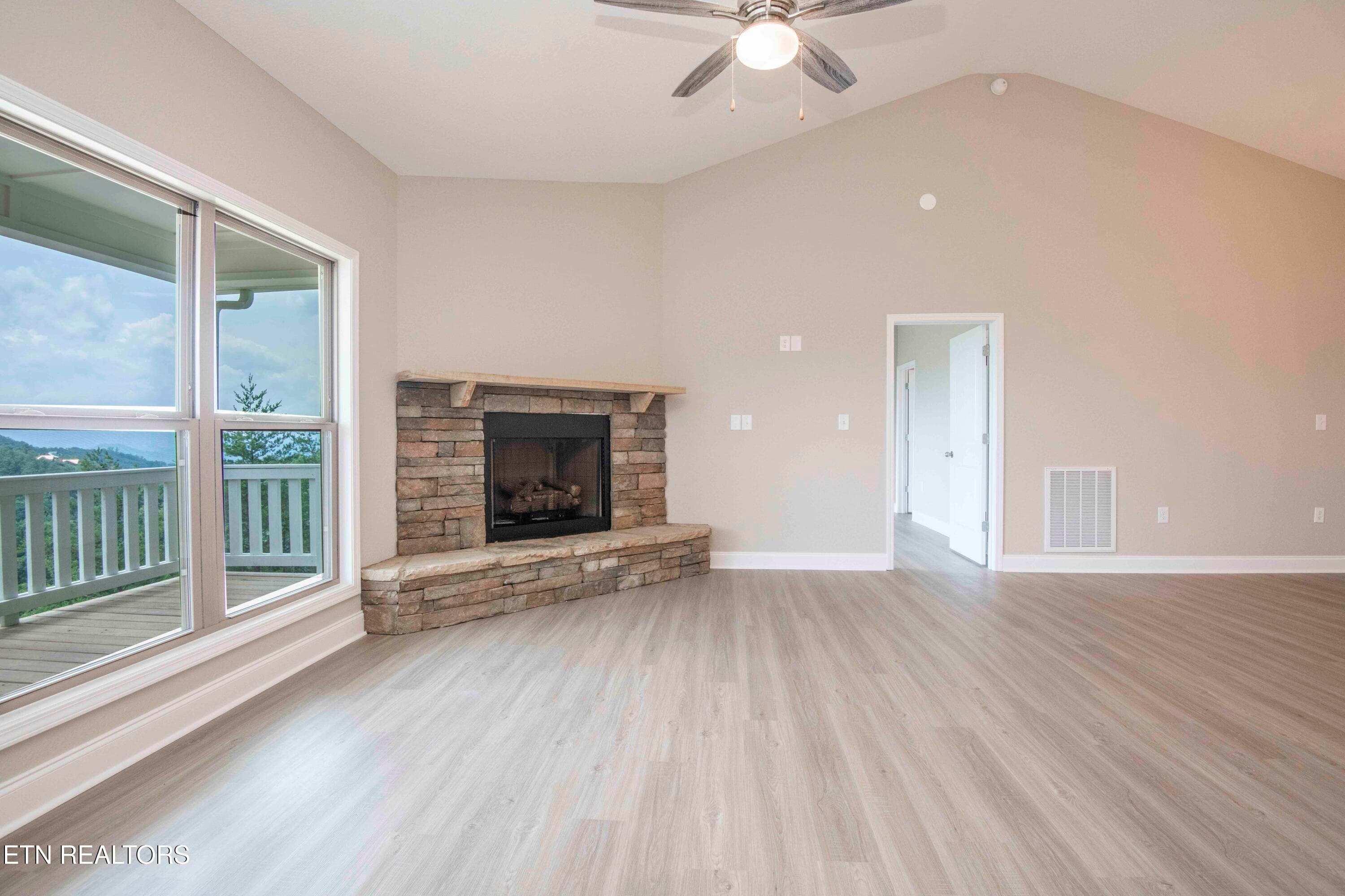 living 2_1 - 2609 Mountain Blvd, Sevierville, TN 37876