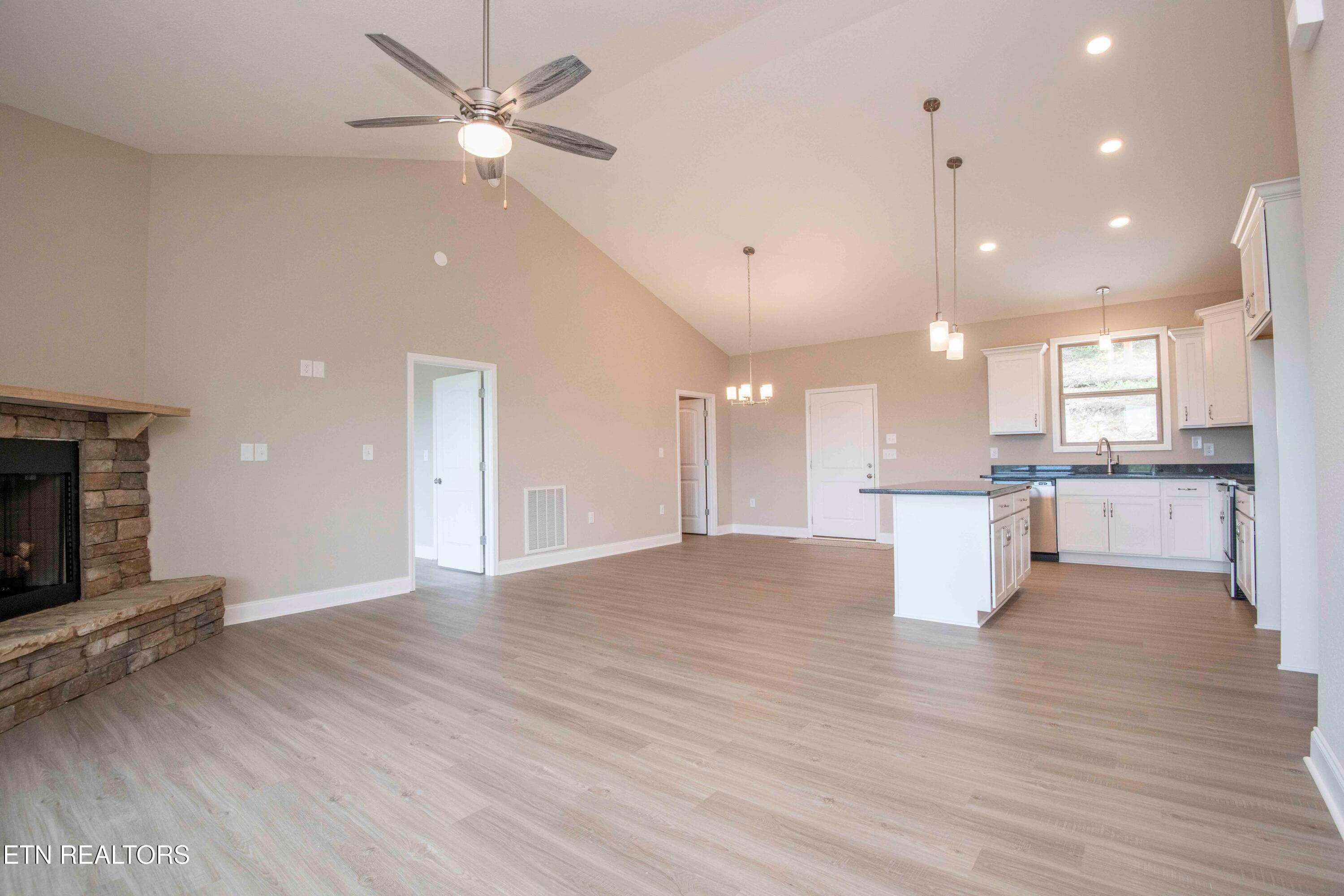 living 1_1 - 2609 Mountain Blvd, Sevierville, TN 37876