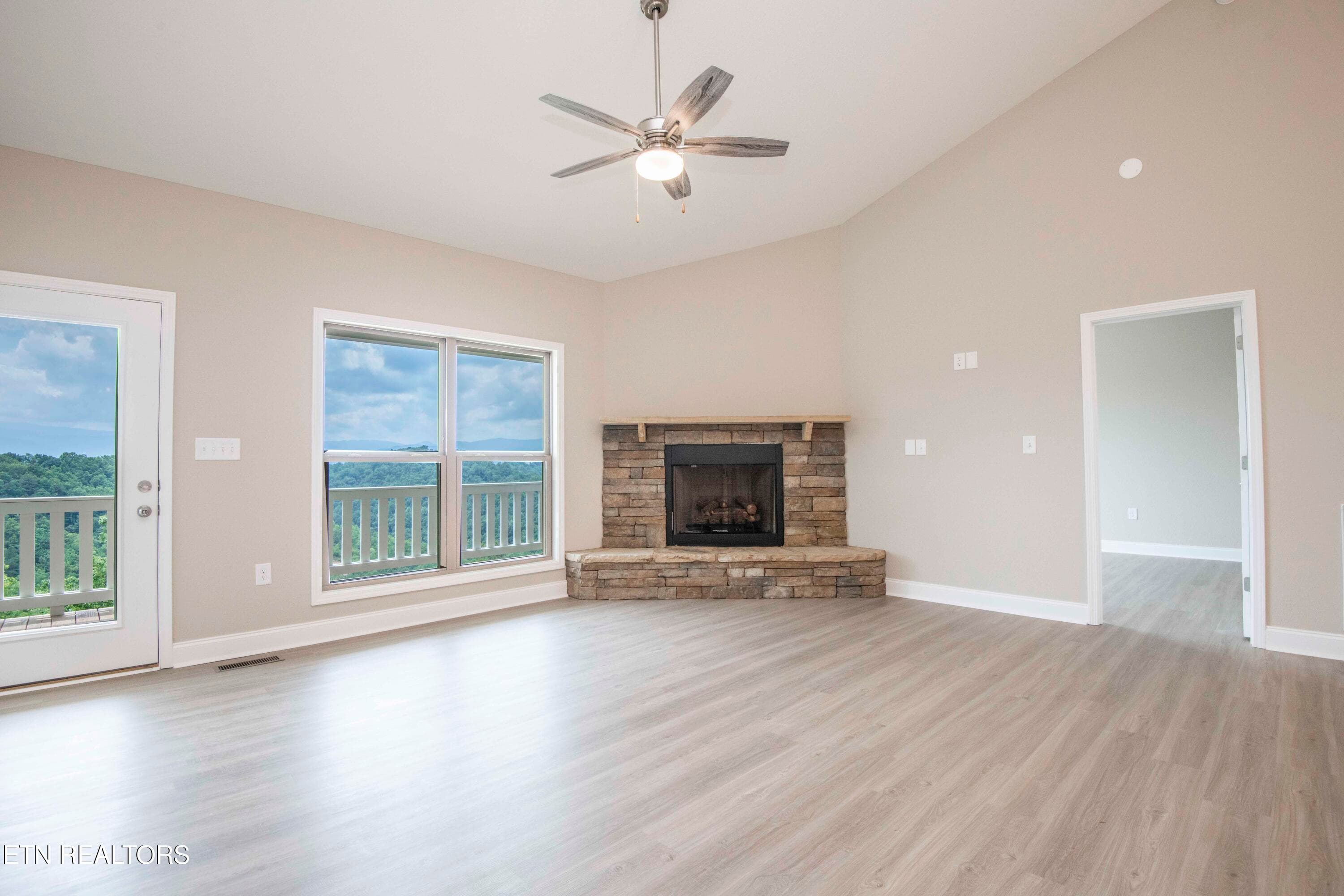 living 3_1 - 2609 Mountain Blvd, Sevierville, TN 37876
