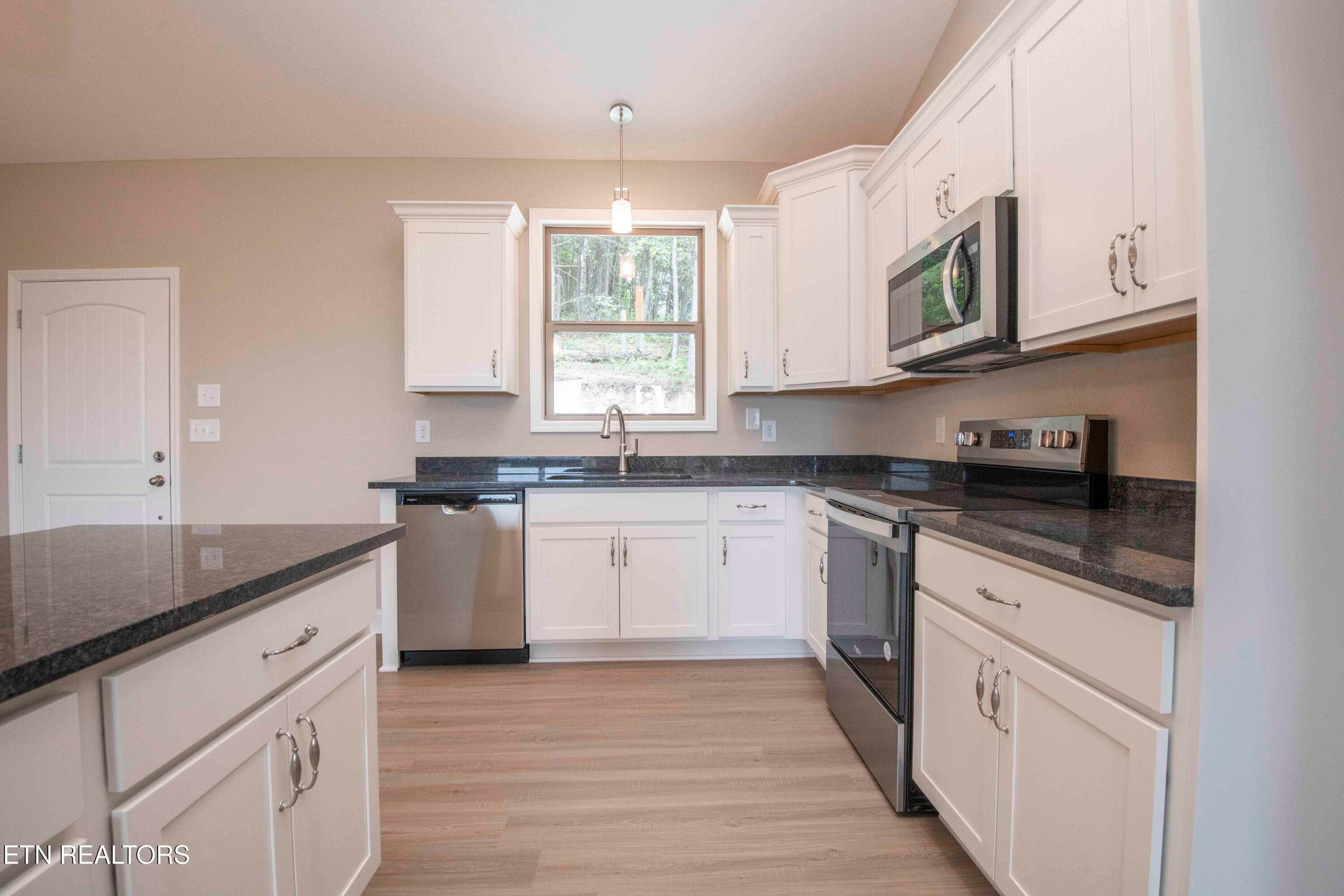 kitchen_1 - 2609 Mountain Blvd, Sevierville, TN 37876