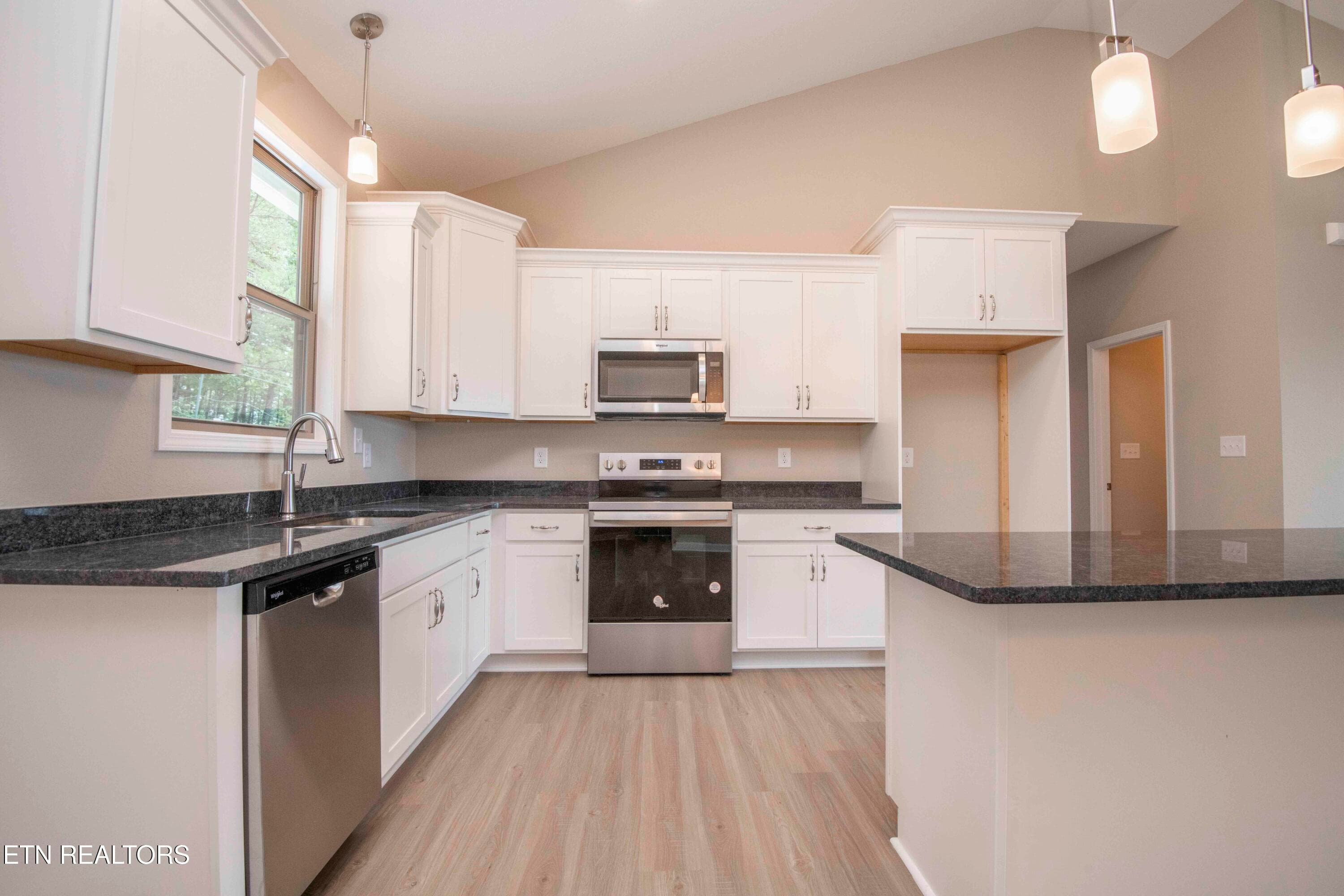 kitchen 2_1 - 2609 Mountain Blvd, Sevierville, TN 37876