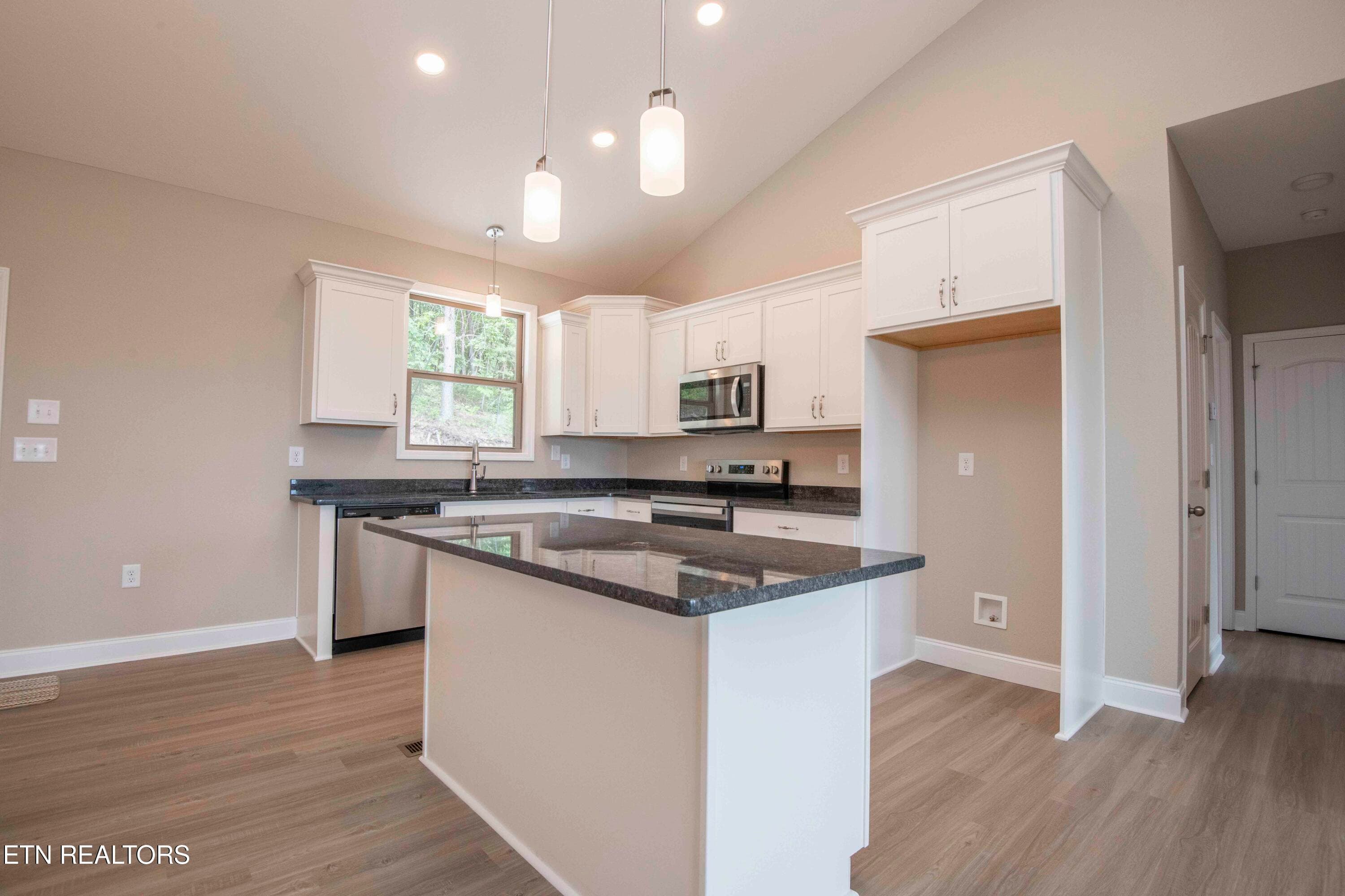 kitchen 5_1 - 2609 Mountain Blvd, Sevierville, TN 37876