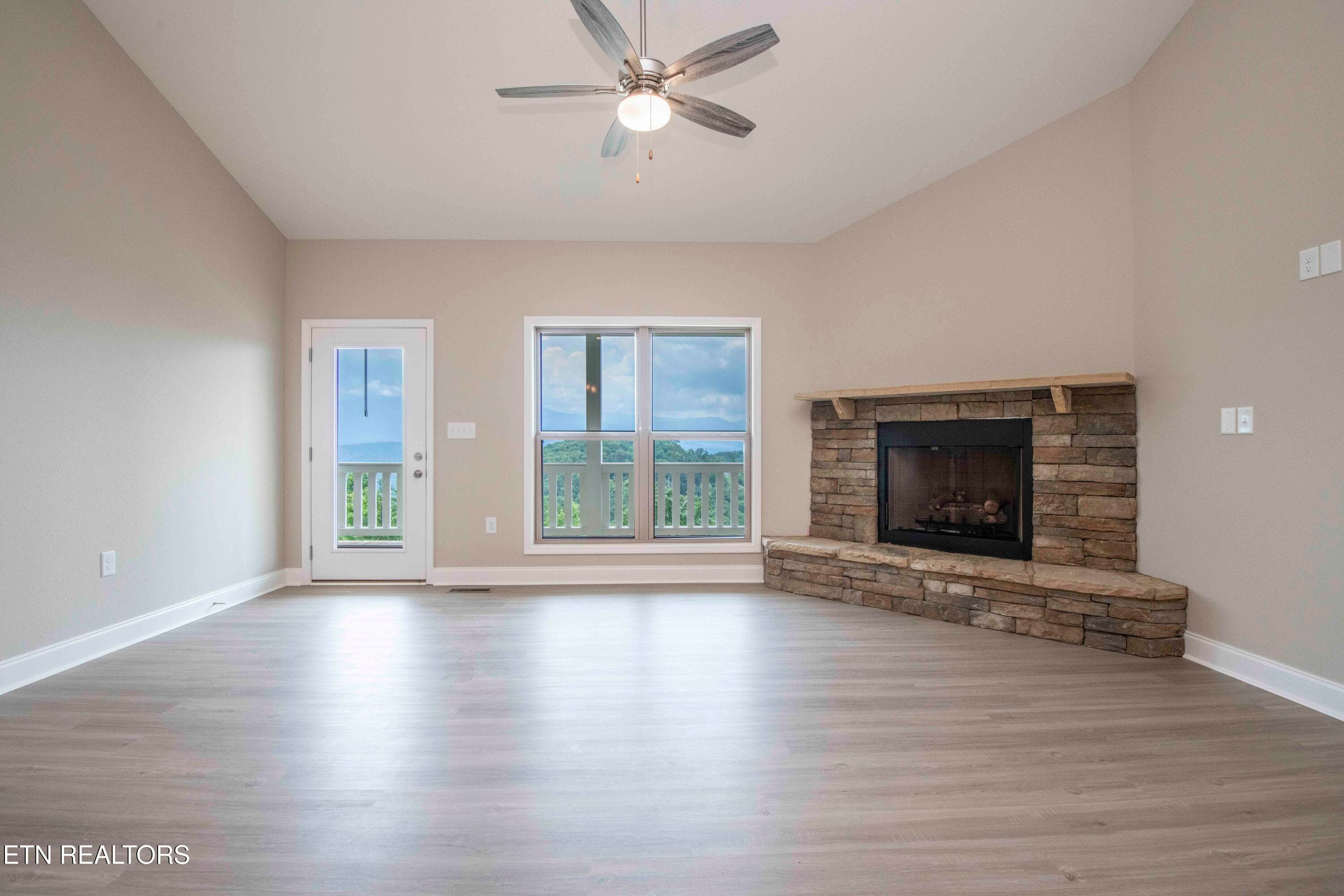 living 6_1 - 2609 Mountain Blvd, Sevierville, TN 37876