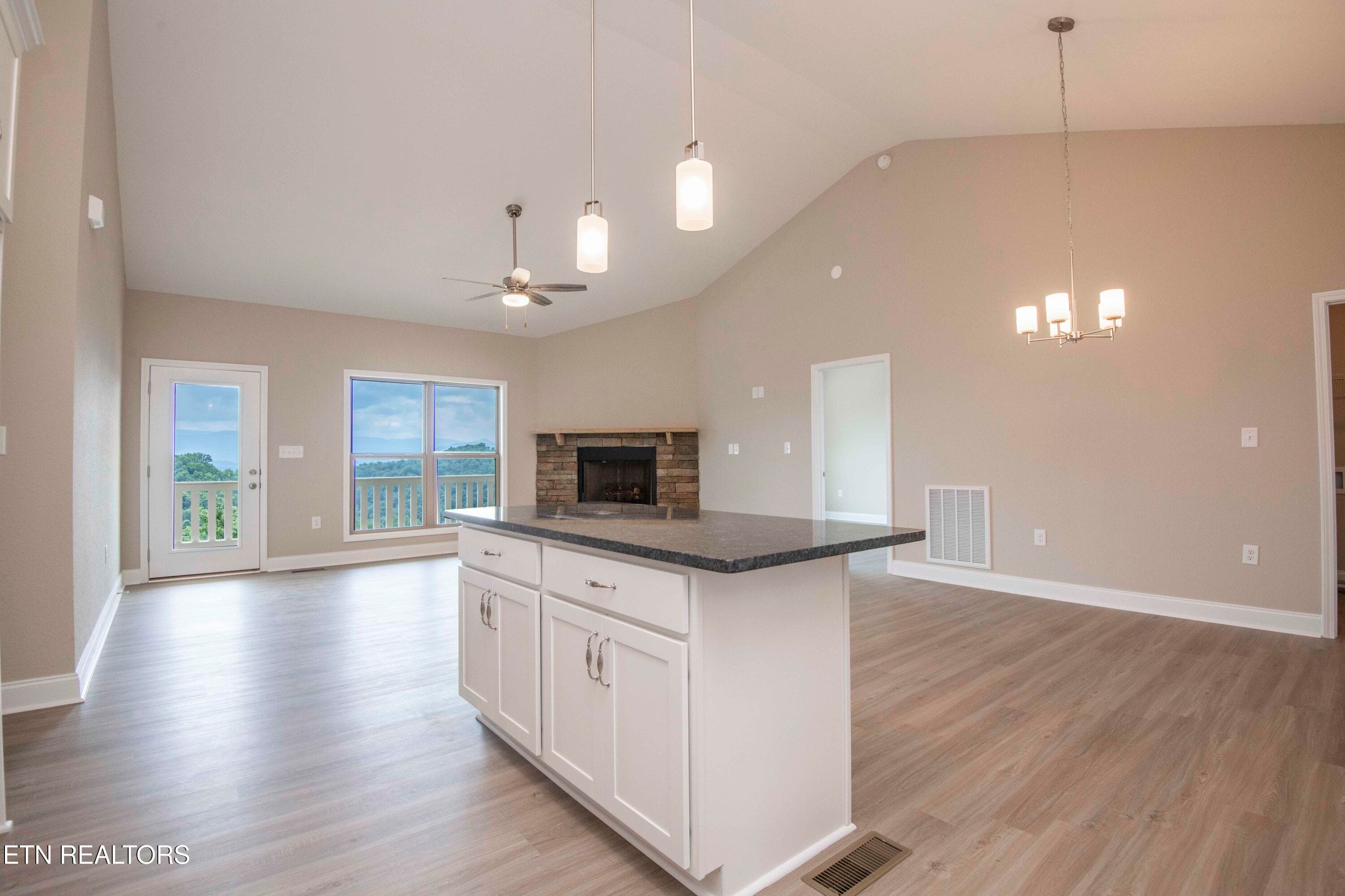 kitchen 6_1 - 2609 Mountain Blvd, Sevierville, TN 37876