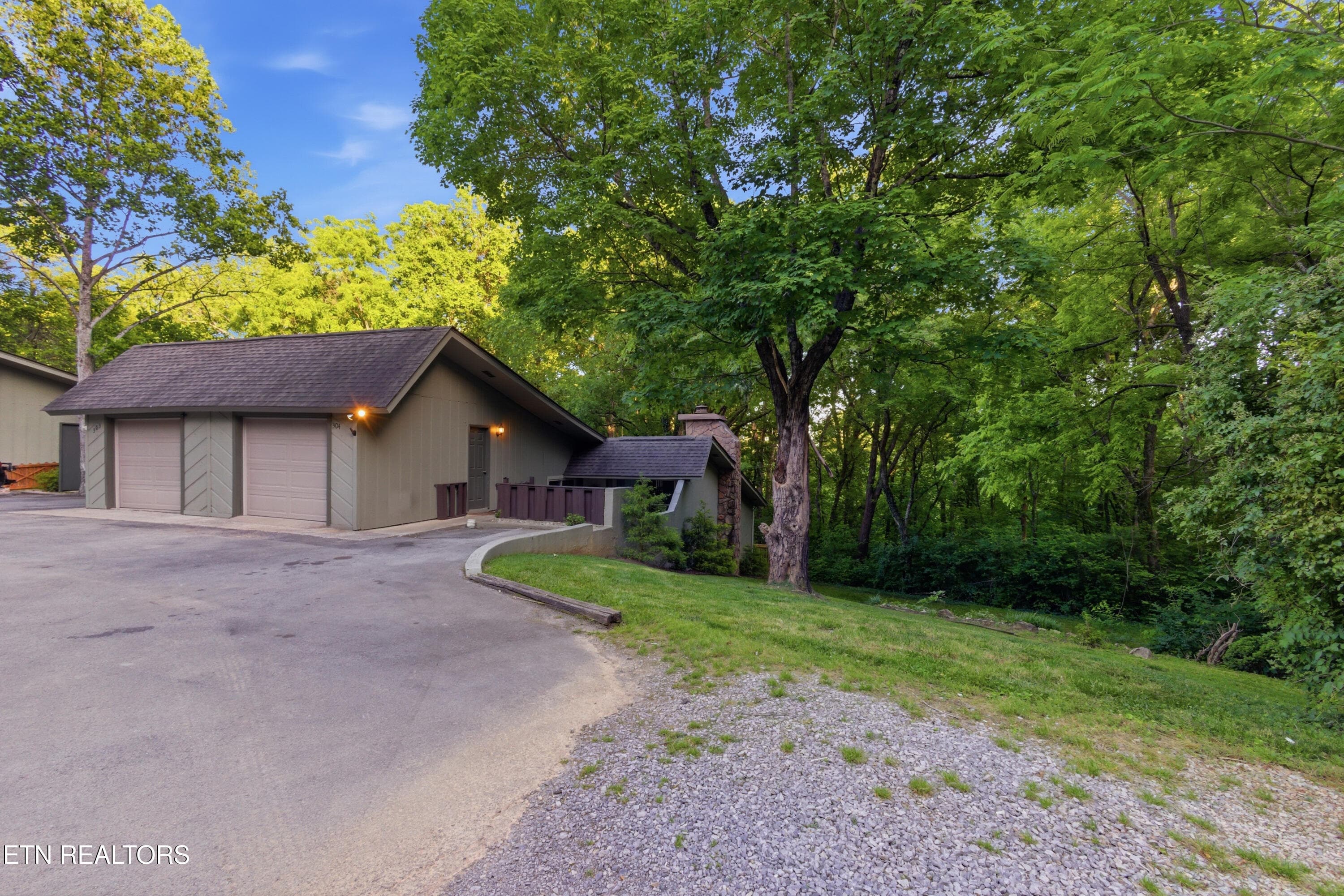 2000-1 - 1900 Ridgecrest Drive 304, Knoxville, TN 37918