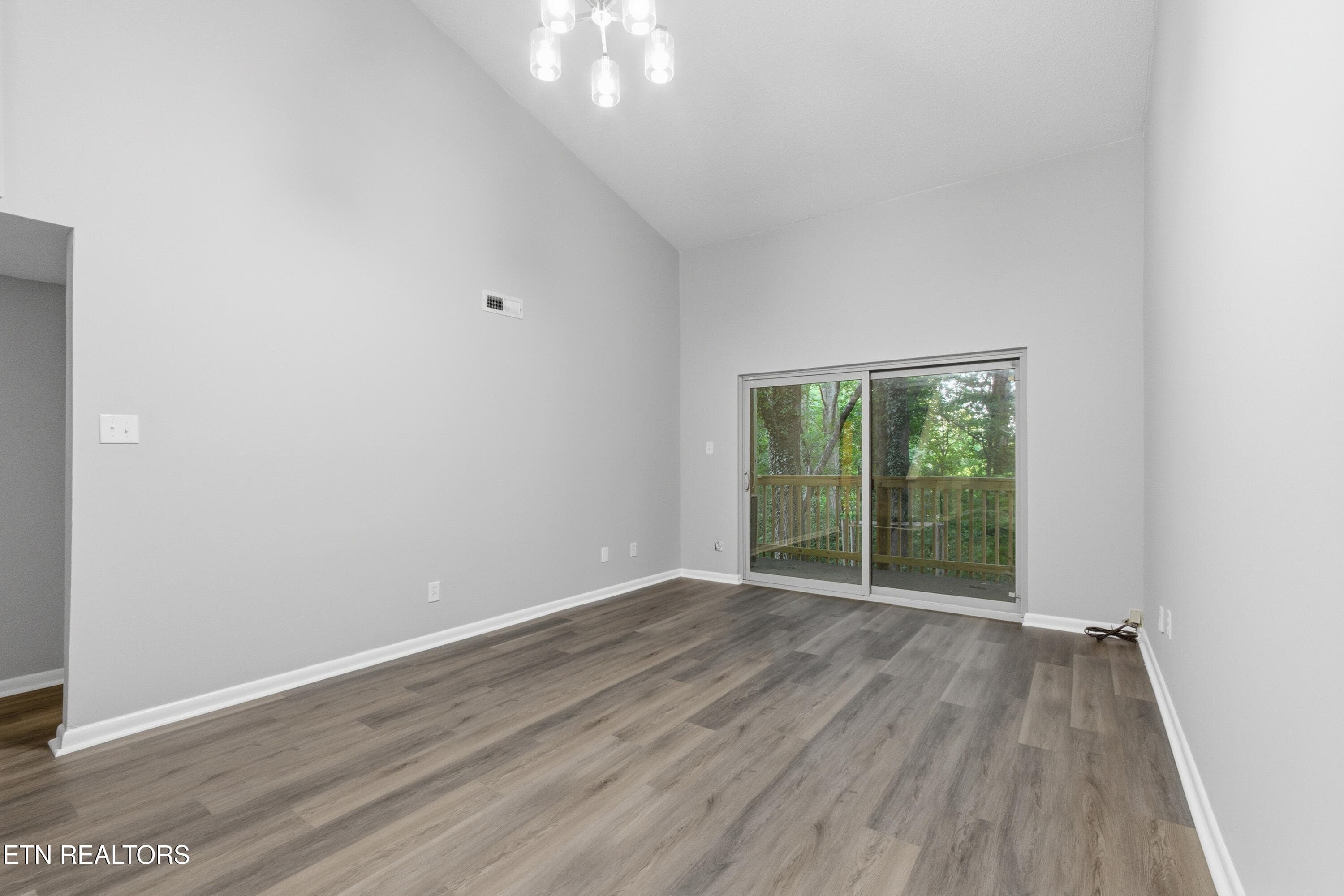 2000-24 - 1900 Ridgecrest Drive 304, Knoxville, TN 37918