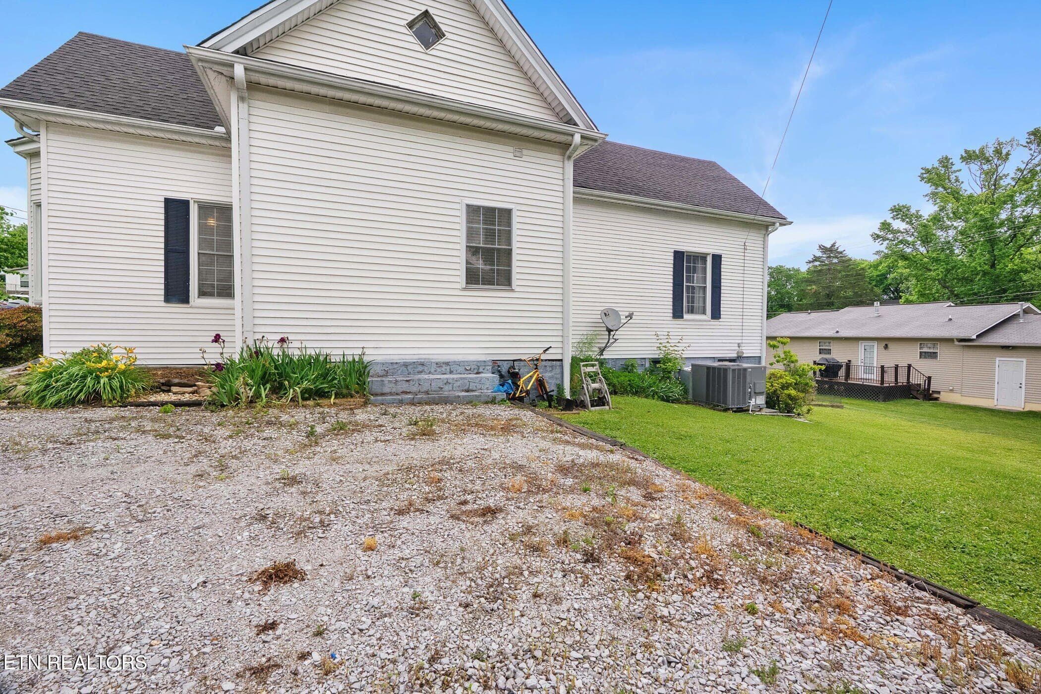 dsc03858 - 719 Medaris St, Clinton, TN 37716