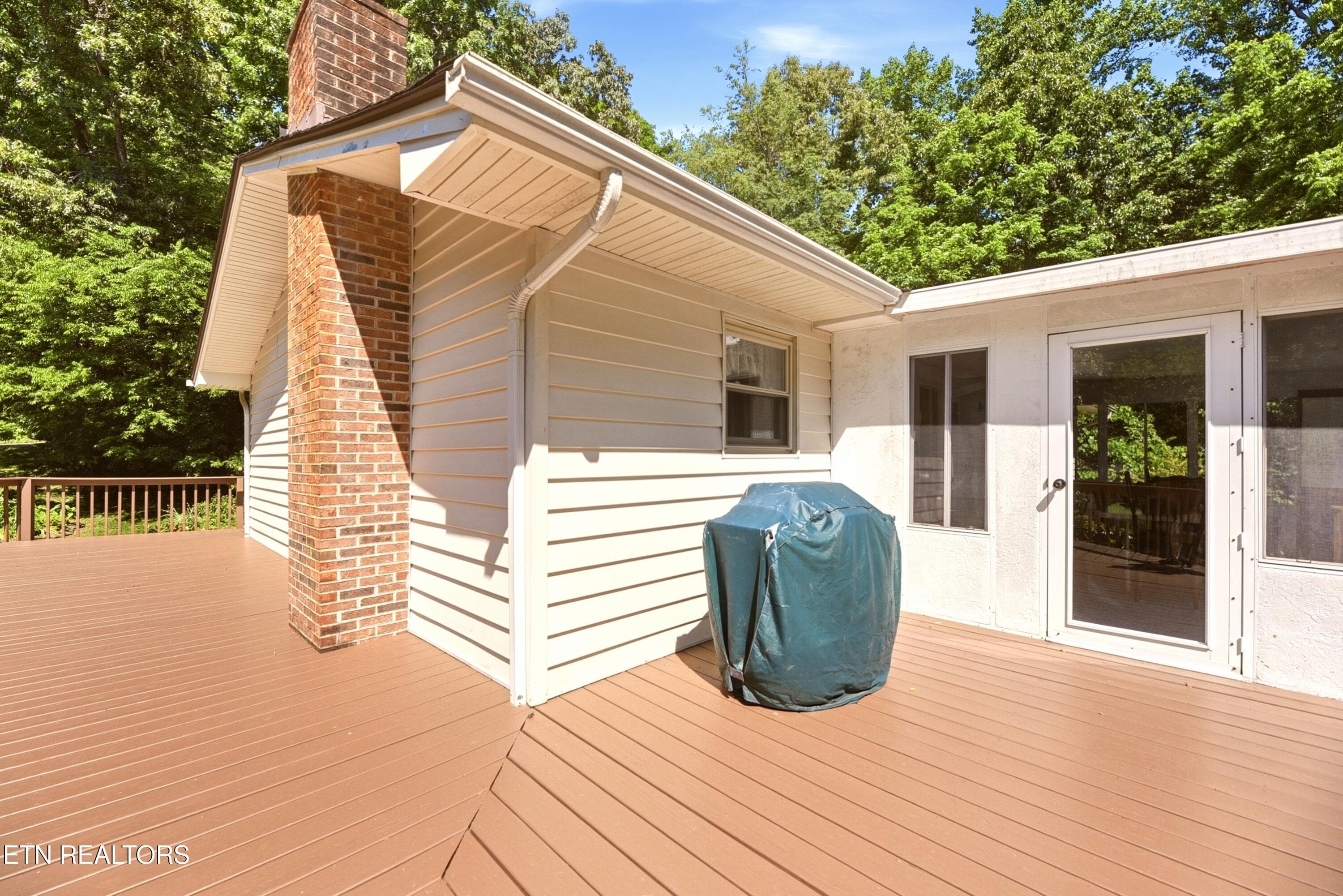 Huge Deck! - 221 Sherwood Rd, Powell, TN 37849