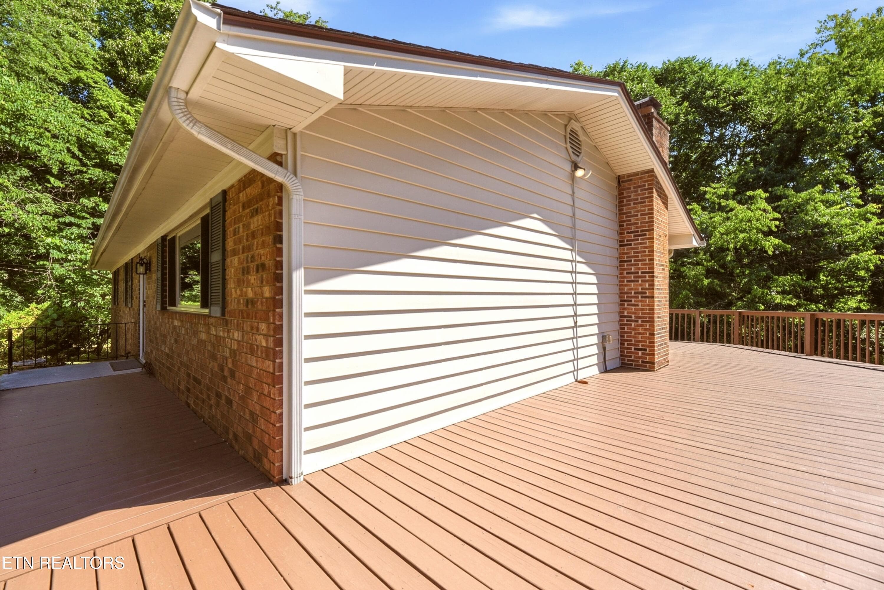 Deck - 221 Sherwood Rd, Powell, TN 37849