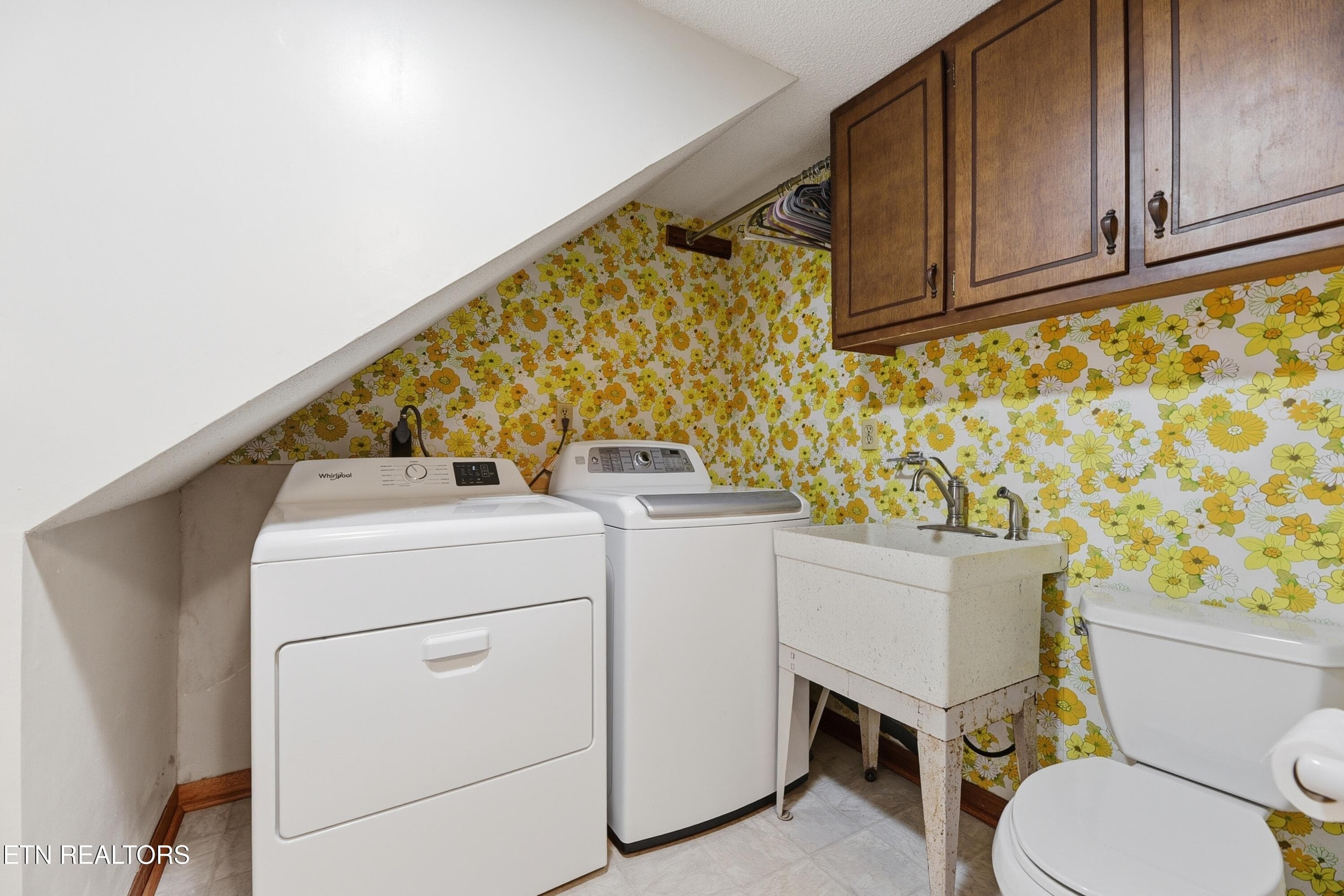 Laundry - 221 Sherwood Rd, Powell, TN 37849