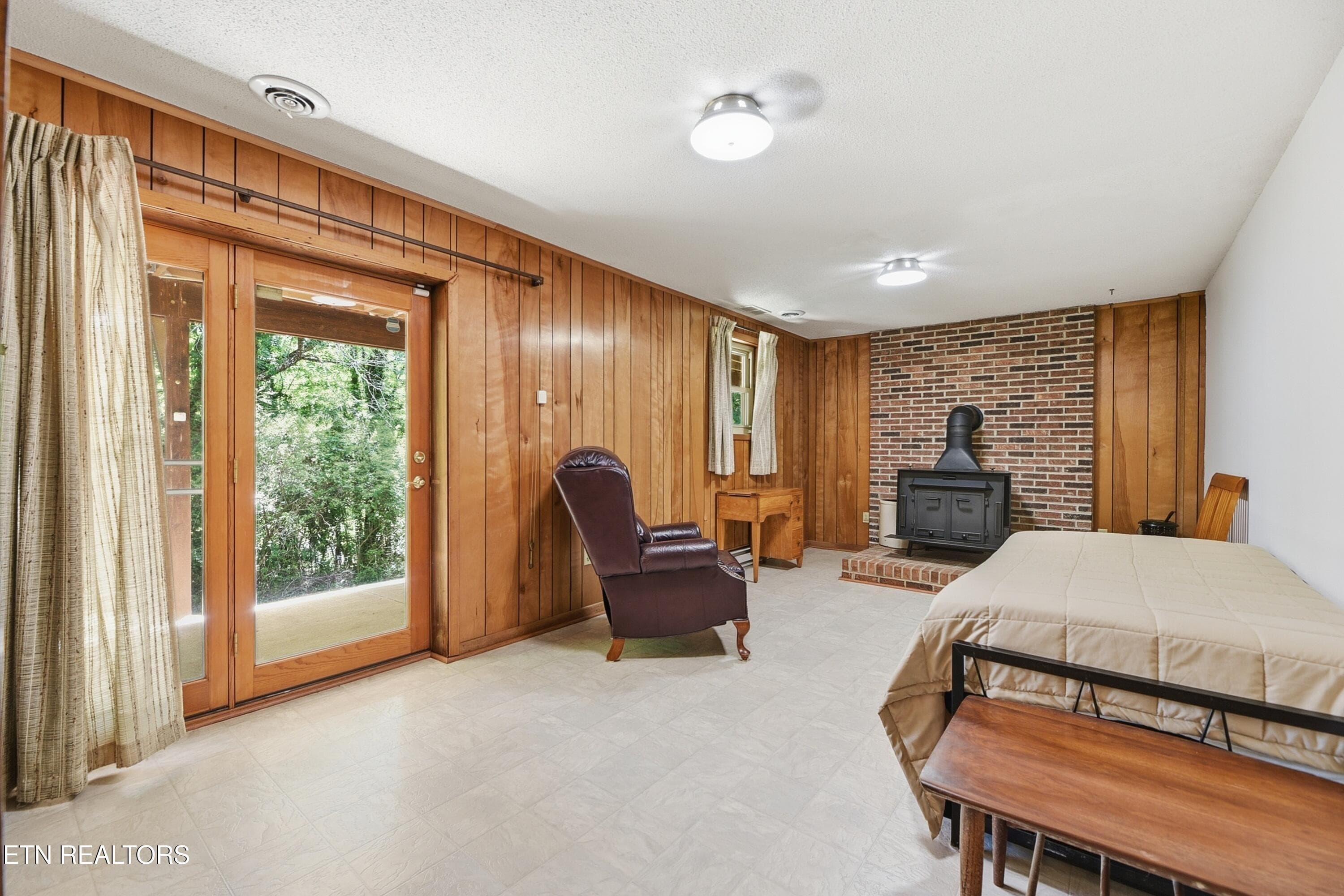 Basement Rec Room - 221 Sherwood Rd, Powell, TN 37849