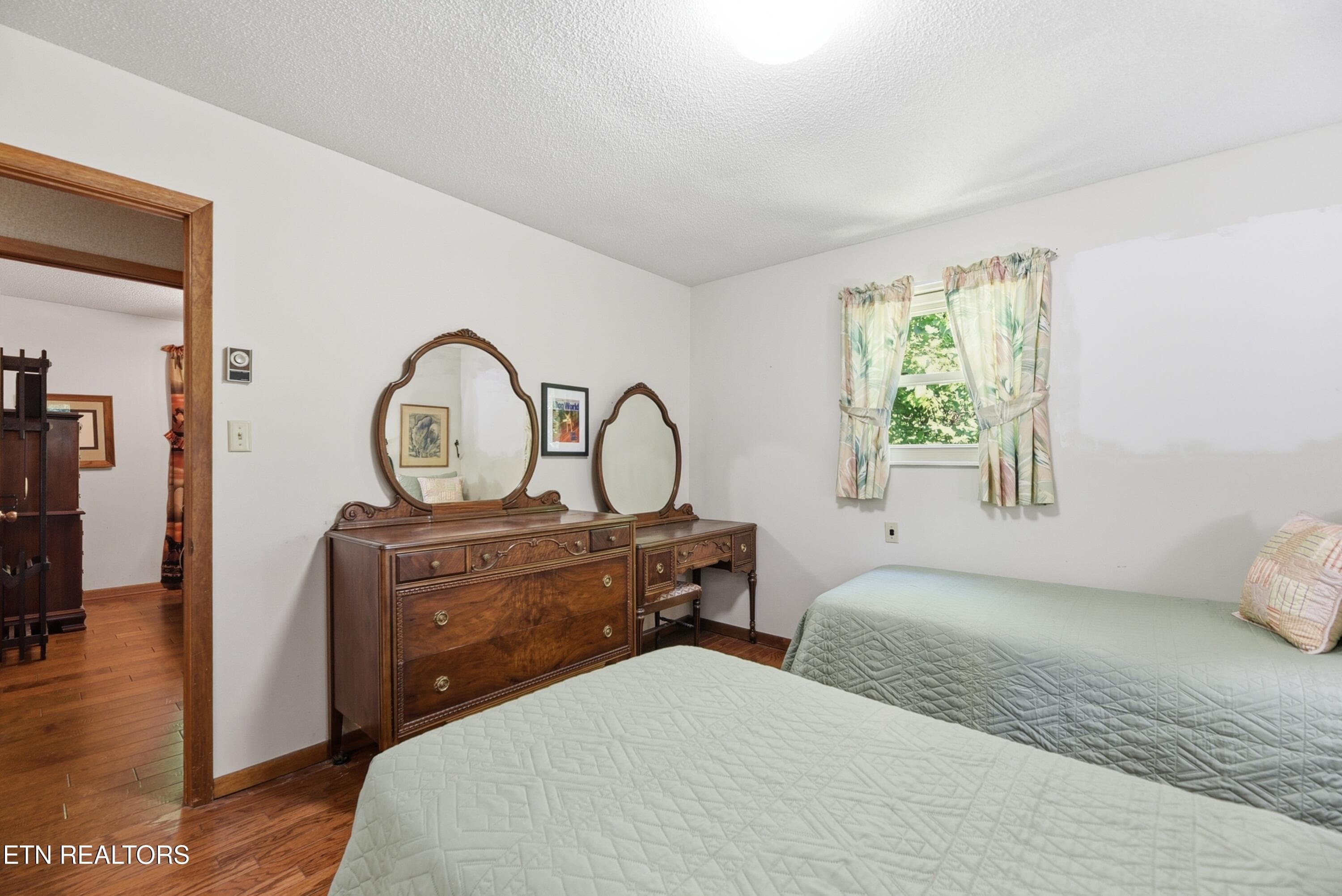 Master Bedroom - 221 Sherwood Rd, Powell, TN 37849