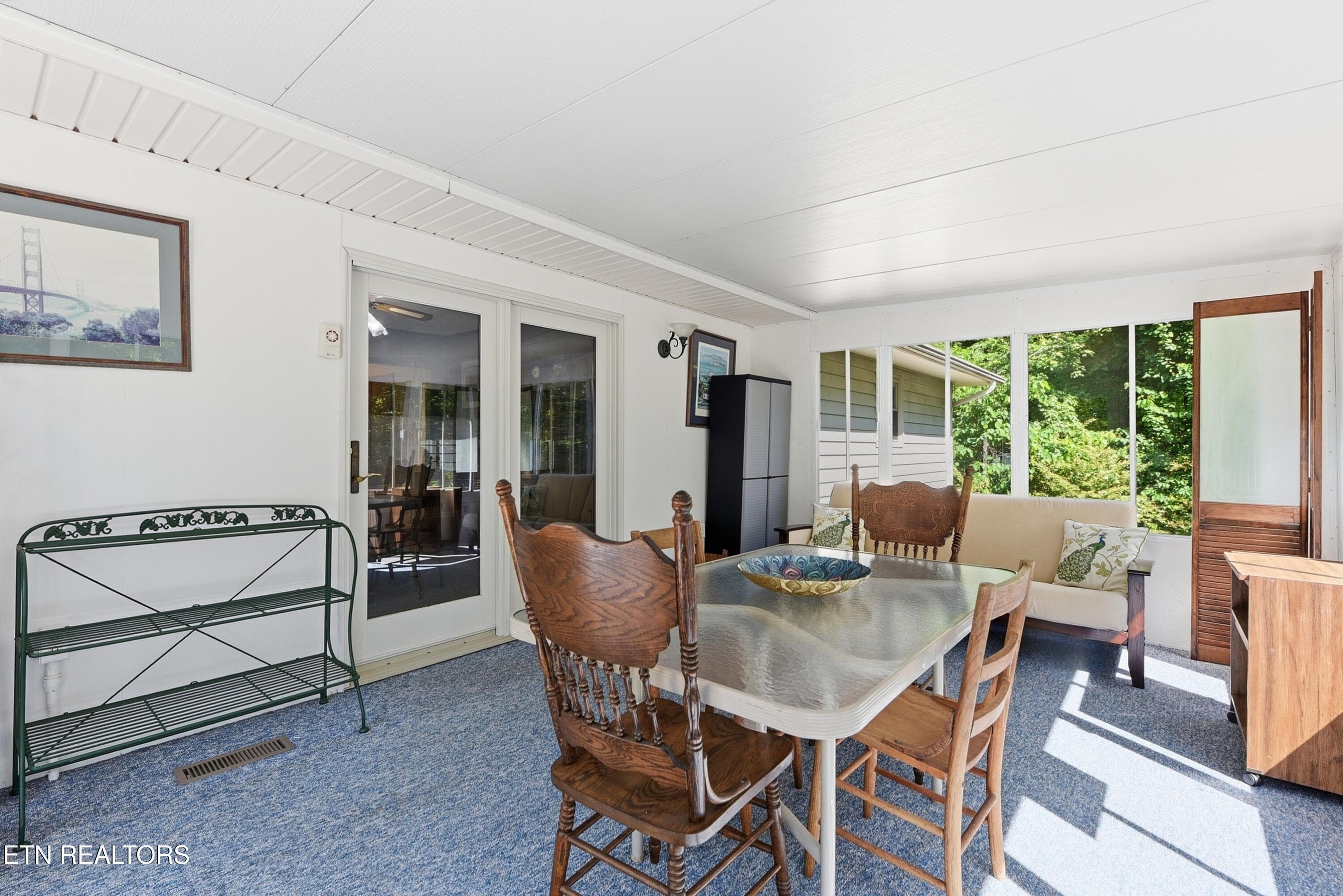 Sunroom - 221 Sherwood Rd, Powell, TN 37849